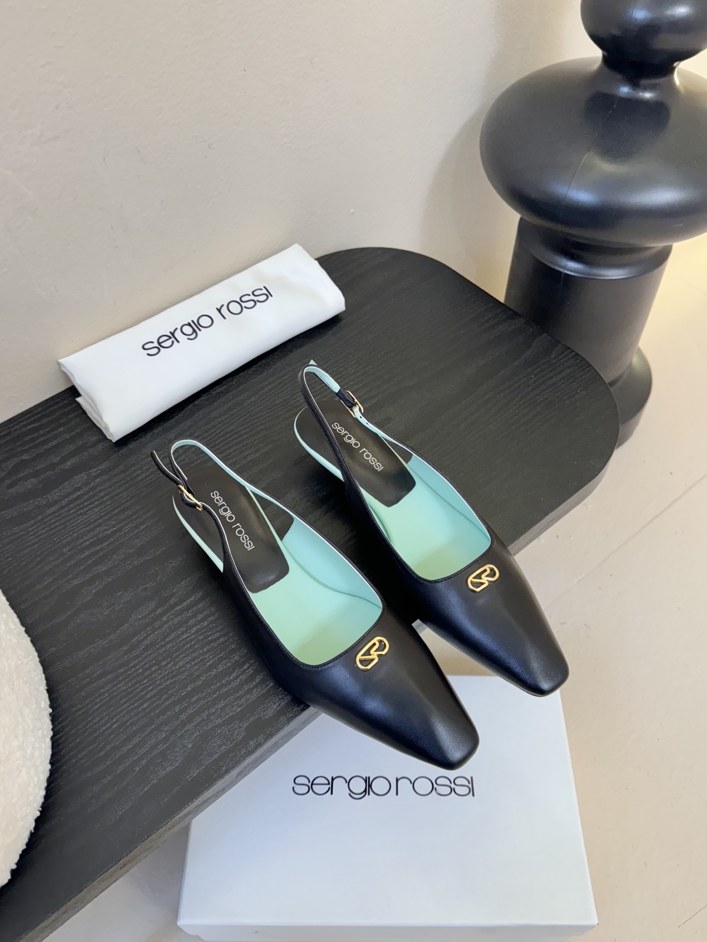 Sergio Rossi 塞乔•罗西 「Sr Diani」最新系列凉鞋純手工製作的金屬裝飾獨特風格更顯品