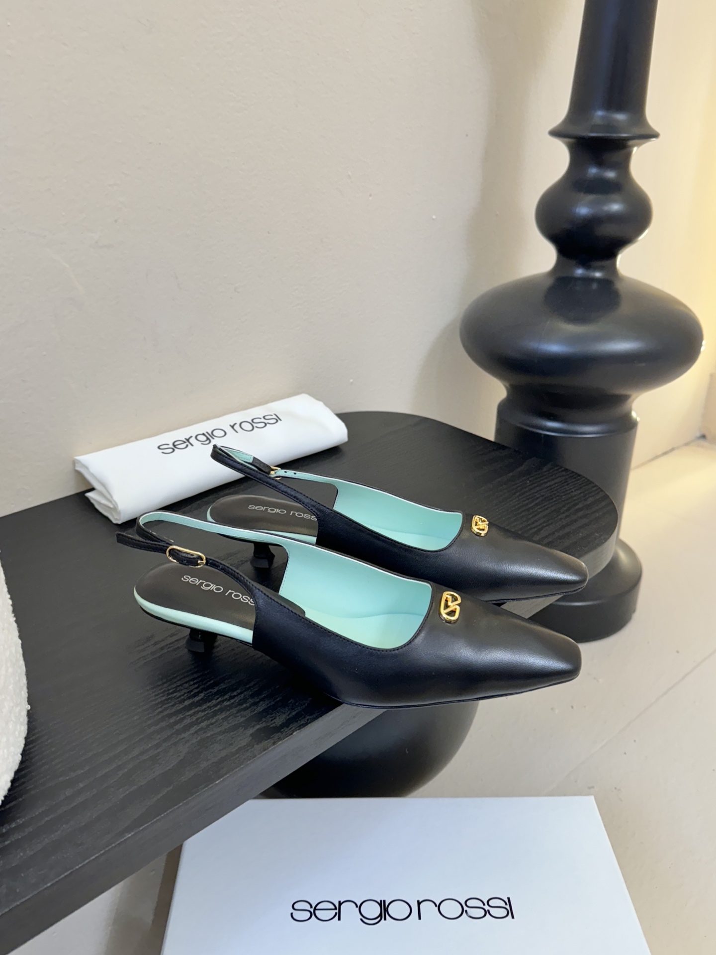 Sergio Rossi 塞乔•罗西 「Sr Diani」最新系列凉鞋純手工製作的金屬裝飾獨特風格更顯品