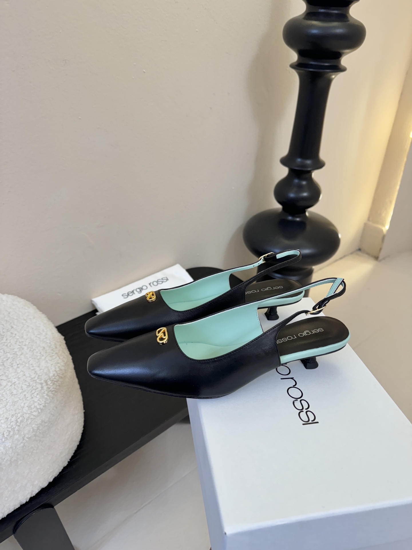 Sergio Rossi 塞乔•罗西 「Sr Diani」最新系列凉鞋純手工製作的金屬裝飾獨特風格更顯品