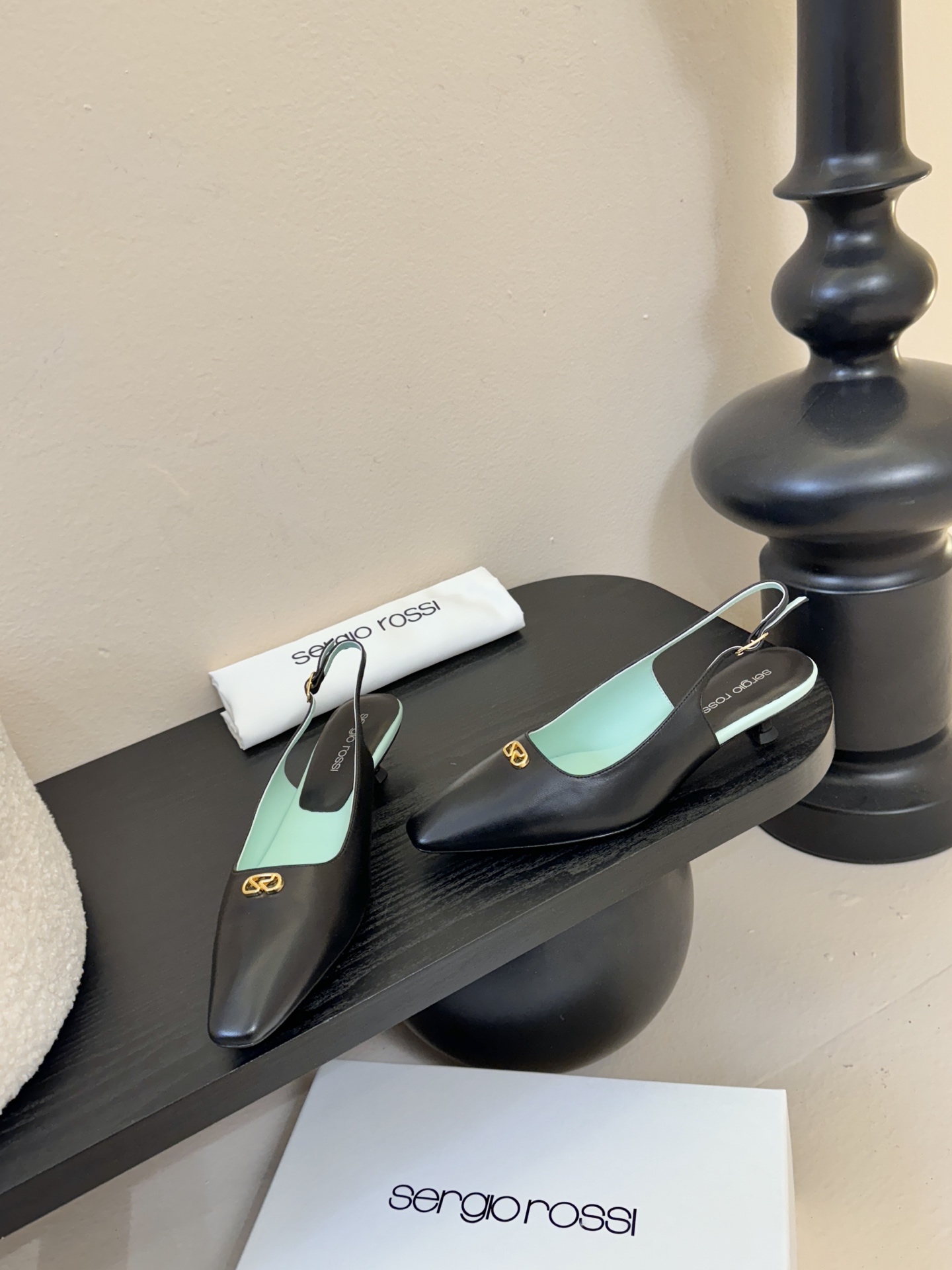 Sergio Rossi 塞乔•罗西 「Sr Diani」最新系列凉鞋純手工製作的金屬裝飾獨特風格更顯品