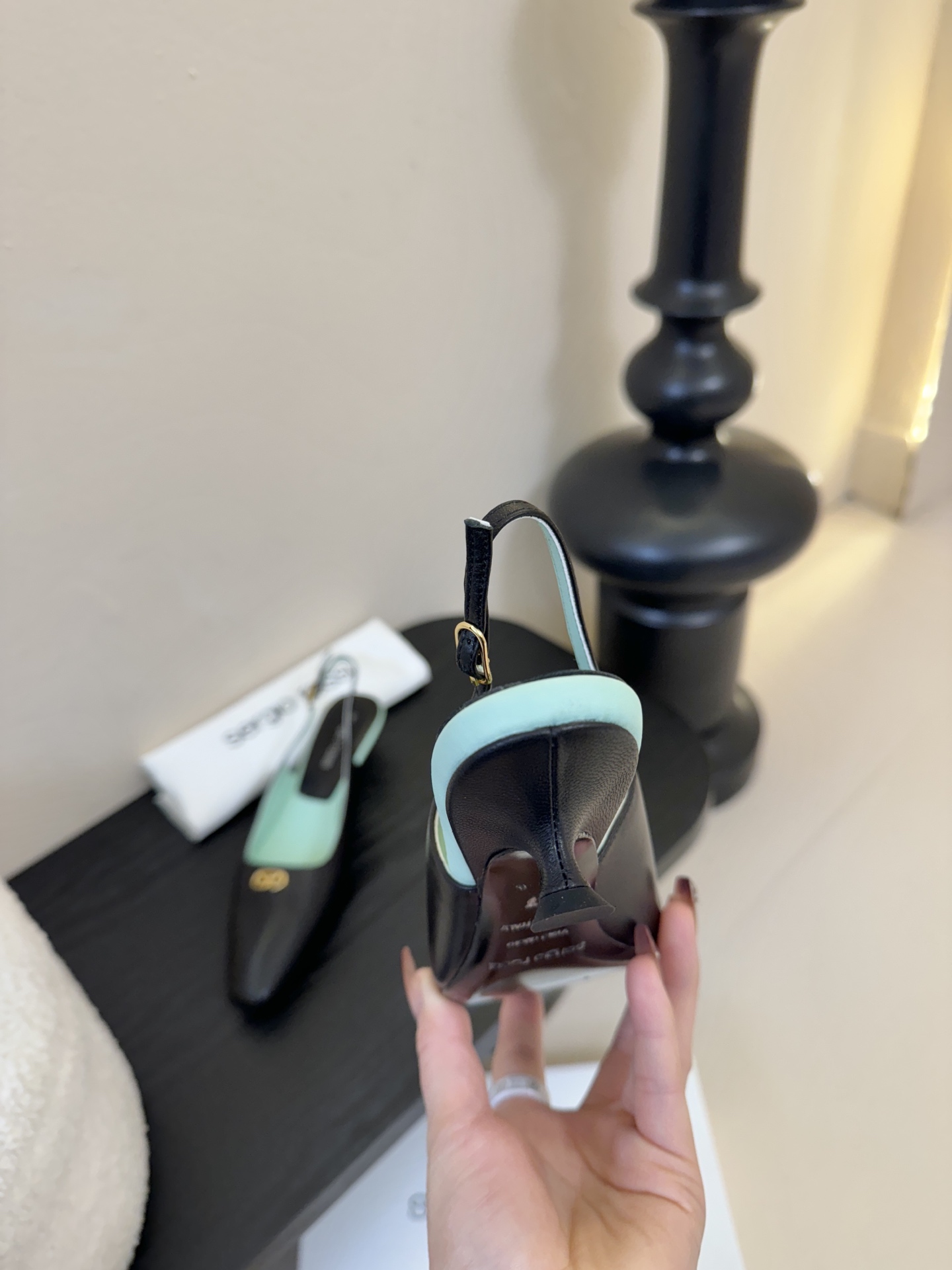 Sergio Rossi 塞乔•罗西 「Sr Diani」最新系列凉鞋純手工製作的金屬裝飾獨特風格更顯品