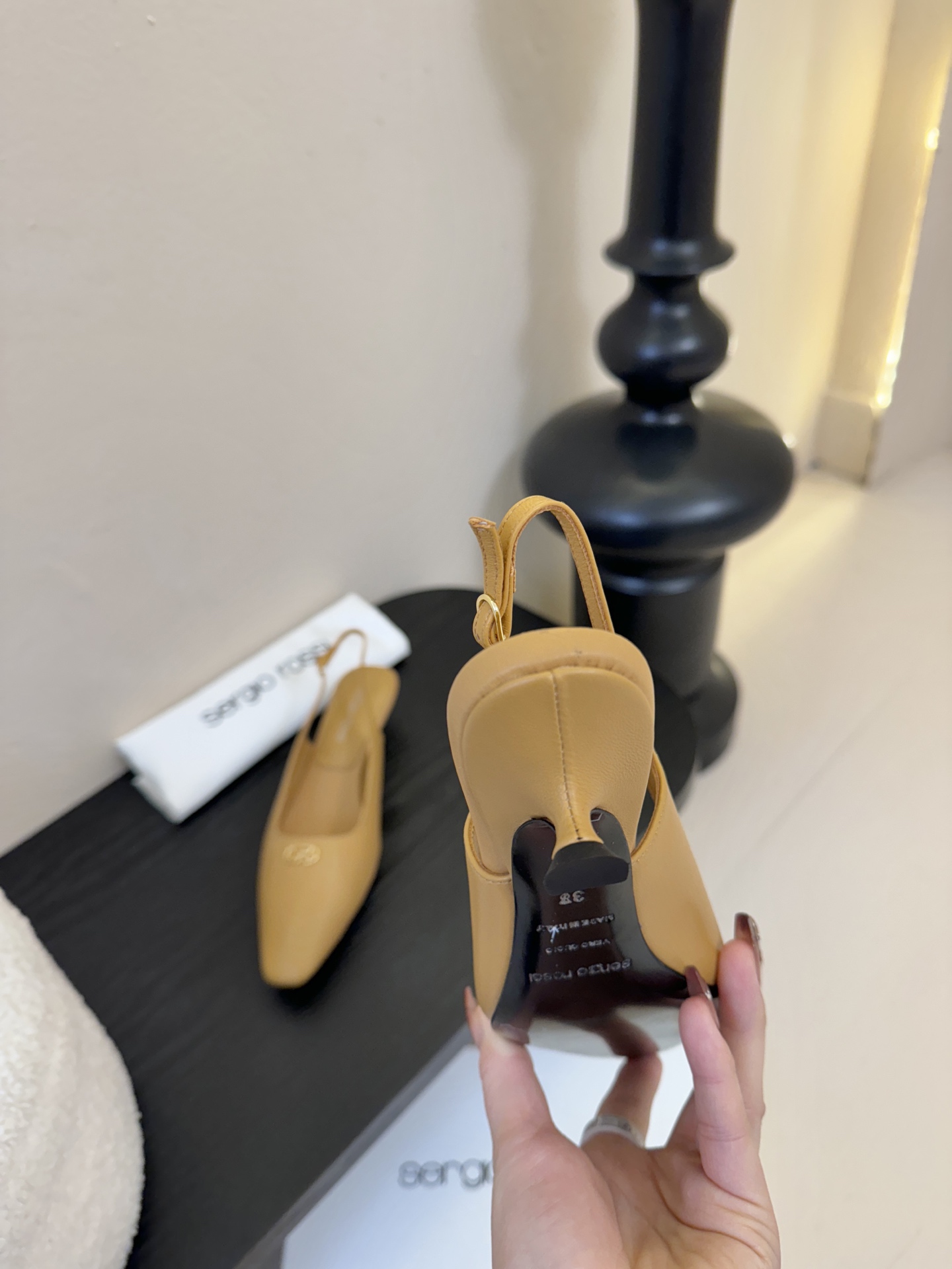 Sergio Rossi 塞乔•罗西 「Sr Diani」最新系列凉鞋純手工製作的金屬裝飾獨特風格更顯品