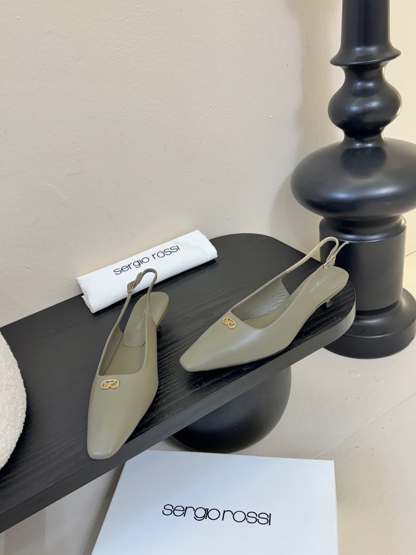 Sergio Rossi 塞乔•罗西 「Sr Diani」最新系列凉鞋純手工製作的金屬裝飾獨特風格更顯品