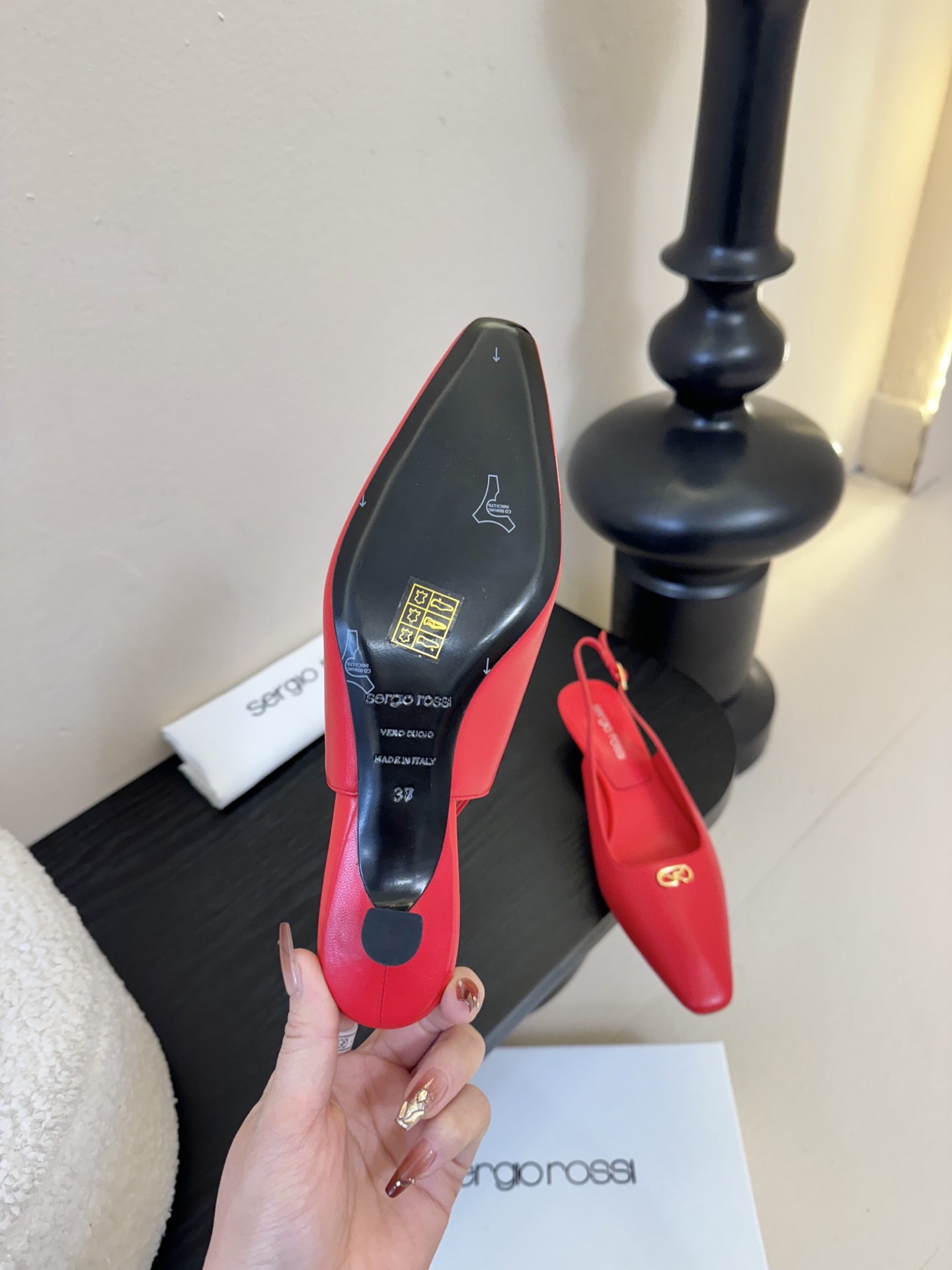 Sergio Rossi 塞乔•罗西 「Sr Diani」最新系列凉鞋純手工製作的金屬裝飾獨特風格更顯品