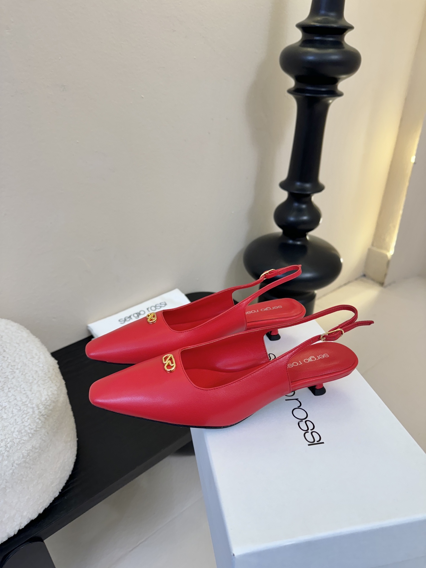 Sergio Rossi 塞乔•罗西 「Sr Diani」最新系列凉鞋純手工製作的金屬裝飾獨特風格更顯品