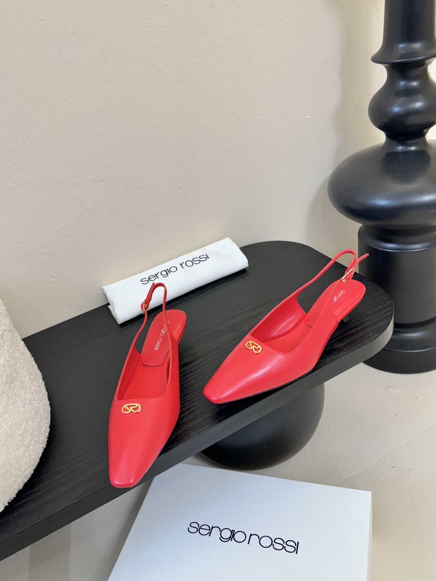 Sergio Rossi 塞乔•罗西 「Sr Diani」最新系列凉鞋純手工製作的金屬裝飾獨特風格更顯品