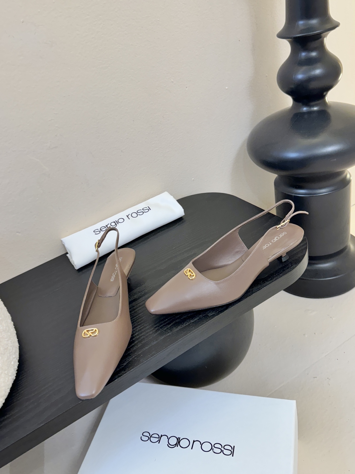 Sergio Rossi 塞乔•罗西 「Sr Diani」最新系列凉鞋純手工製作的金屬裝飾獨特風格更顯品