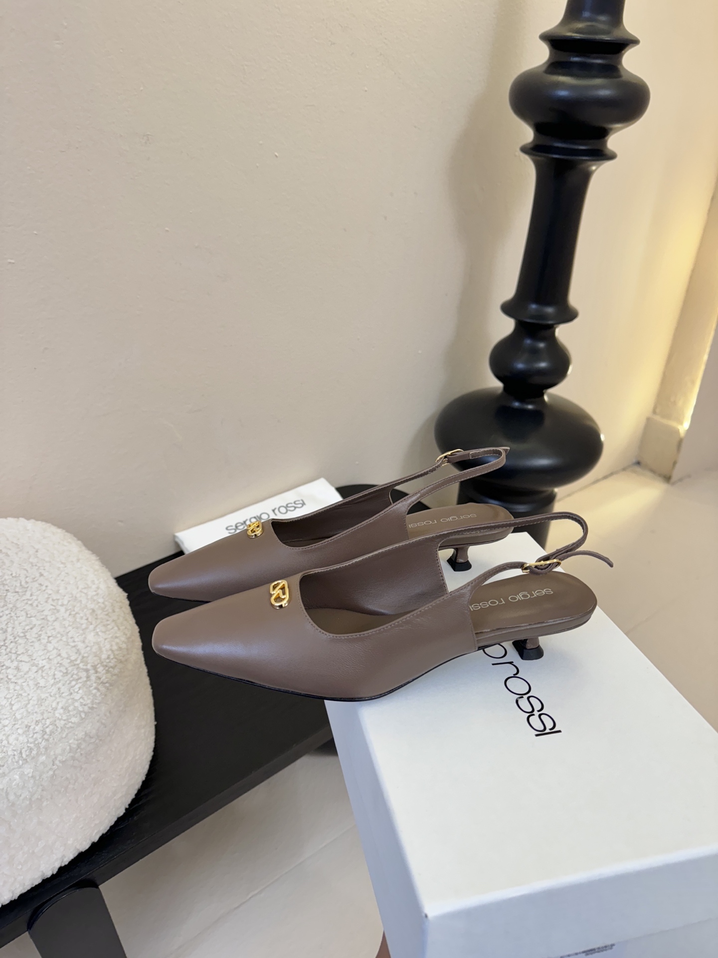 Sergio Rossi 塞乔•罗西 「Sr Diani」最新系列凉鞋純手工製作的金屬裝飾獨特風格更顯品