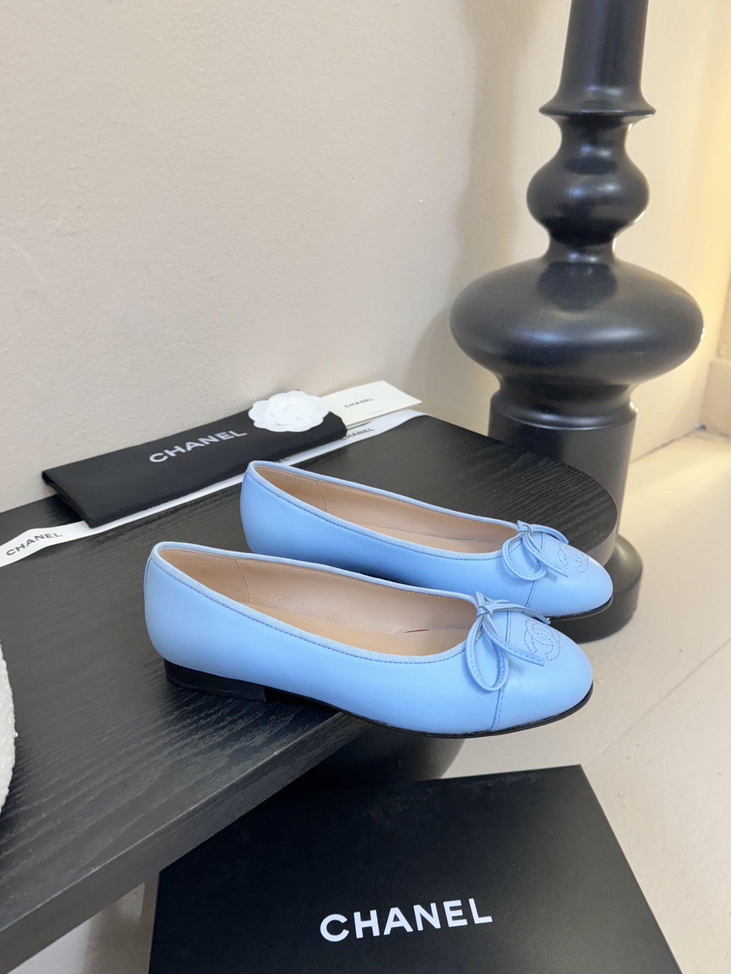 Chanel小香风方头拼色法式水钻一字扣带奶奶鞋浅口玛丽珍鞋！！香奈儿CHANEL每一双精致鞋履都经过才