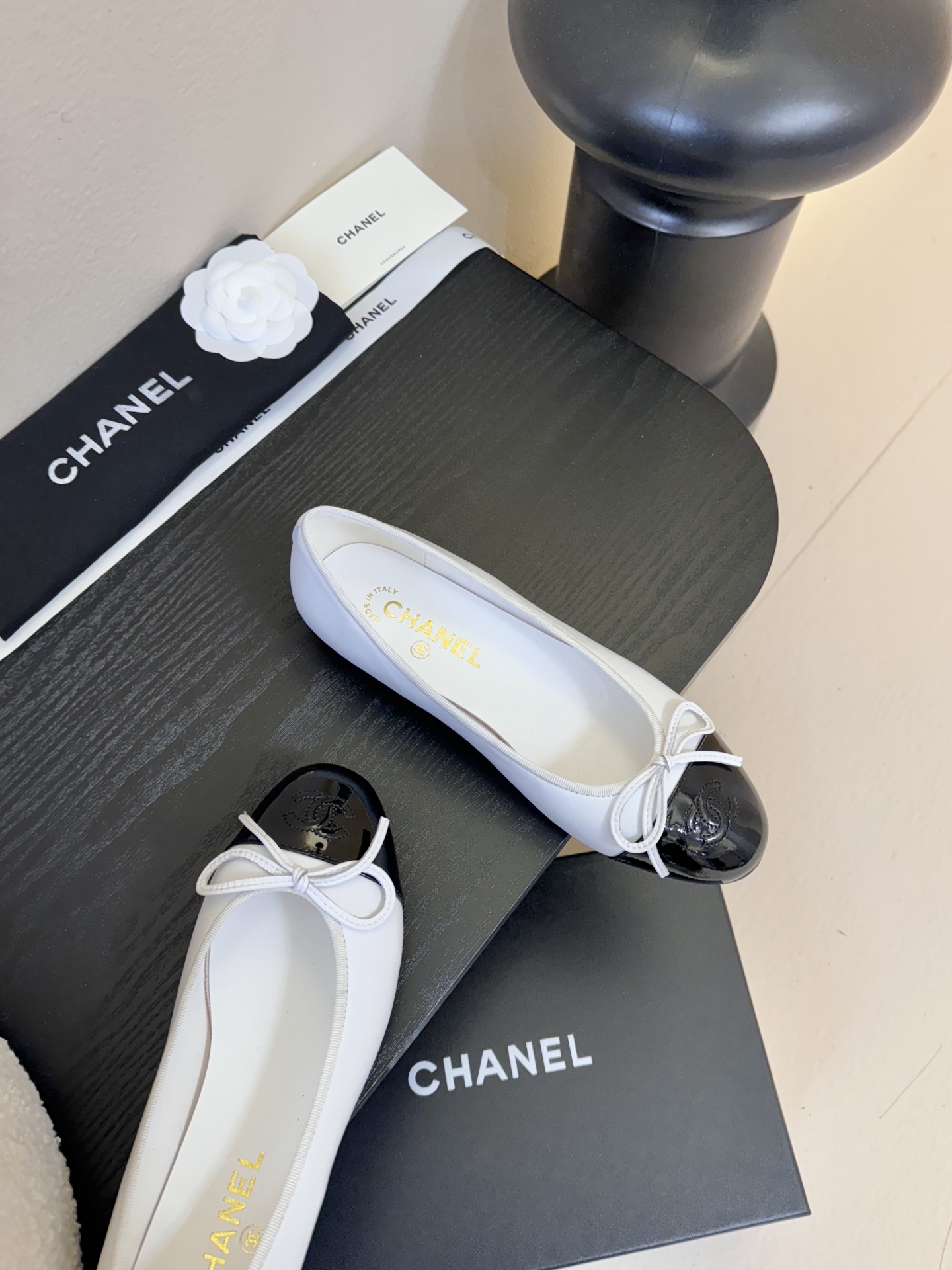 Chanel小香风方头拼色法式水钻一字扣带奶奶鞋浅口玛丽珍鞋！！香奈儿CHANEL每一双精致鞋履都经过才