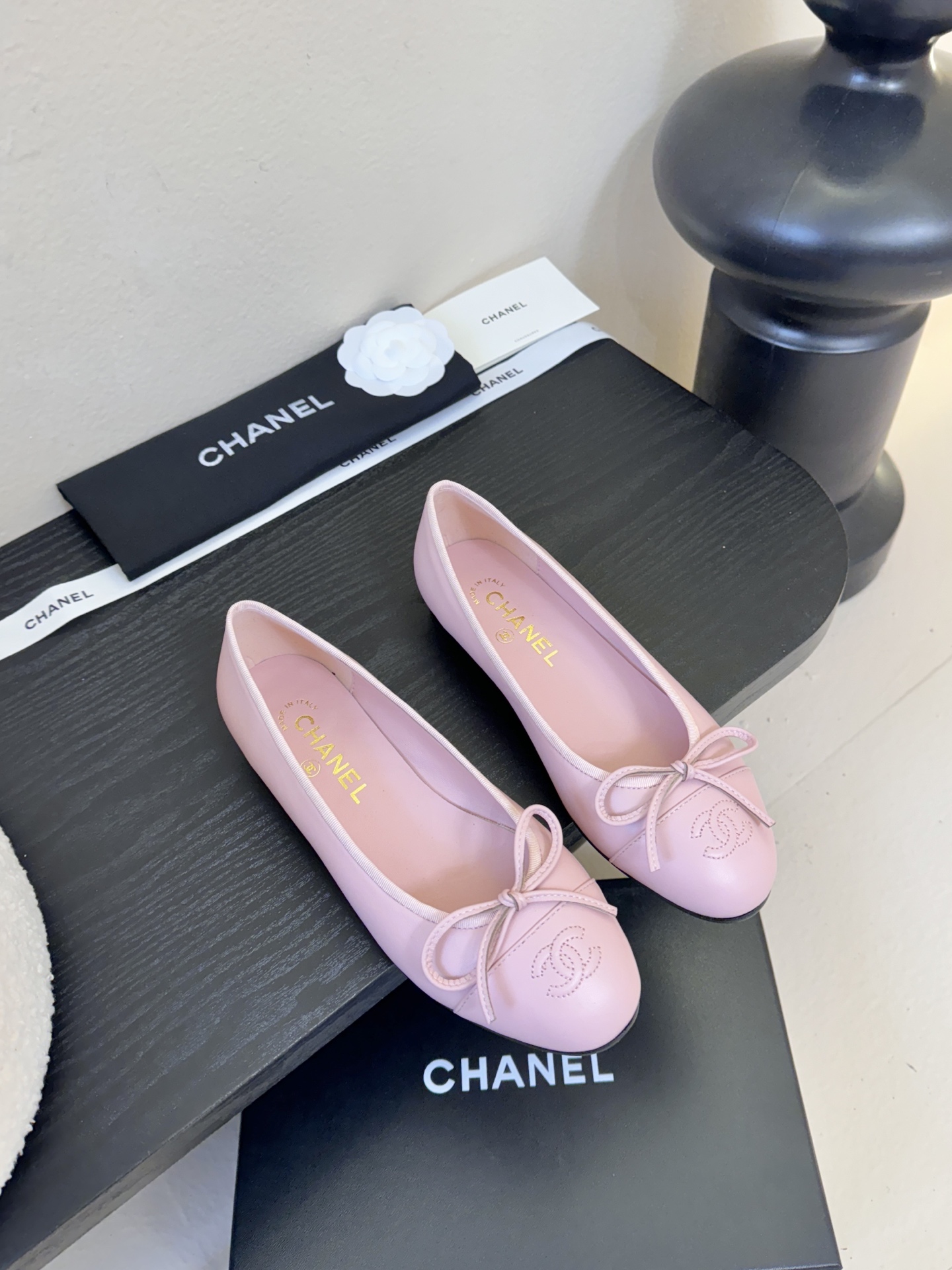 Chanel小香风方头拼色法式水钻一字扣带奶奶鞋浅口玛丽珍鞋！！香奈儿CHANEL每一双精致鞋履都经过才