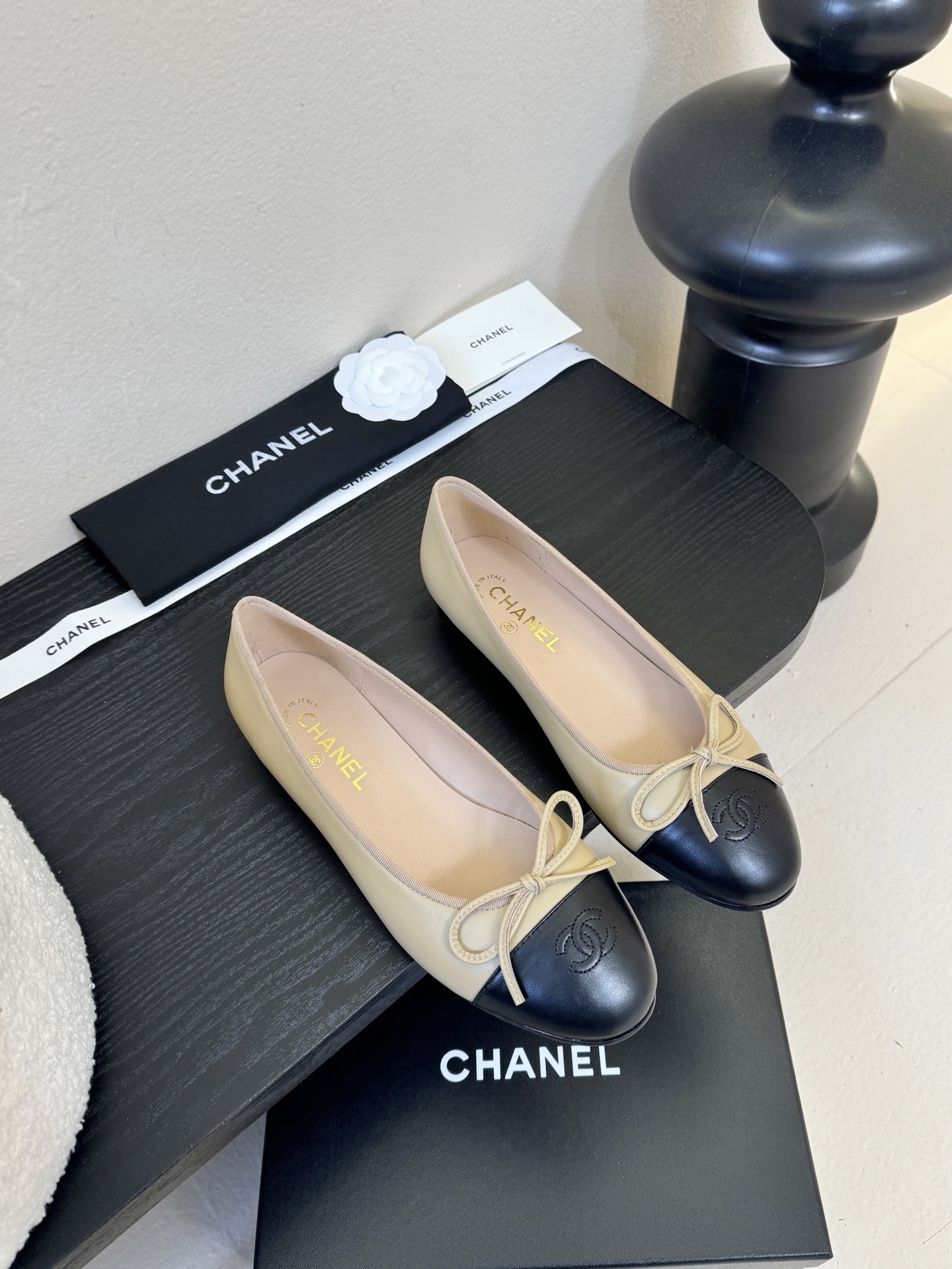 Chanel小香风方头拼色法式水钻一字扣带奶奶鞋浅口玛丽珍鞋！！香奈儿CHANEL每一双精致鞋履都经过才