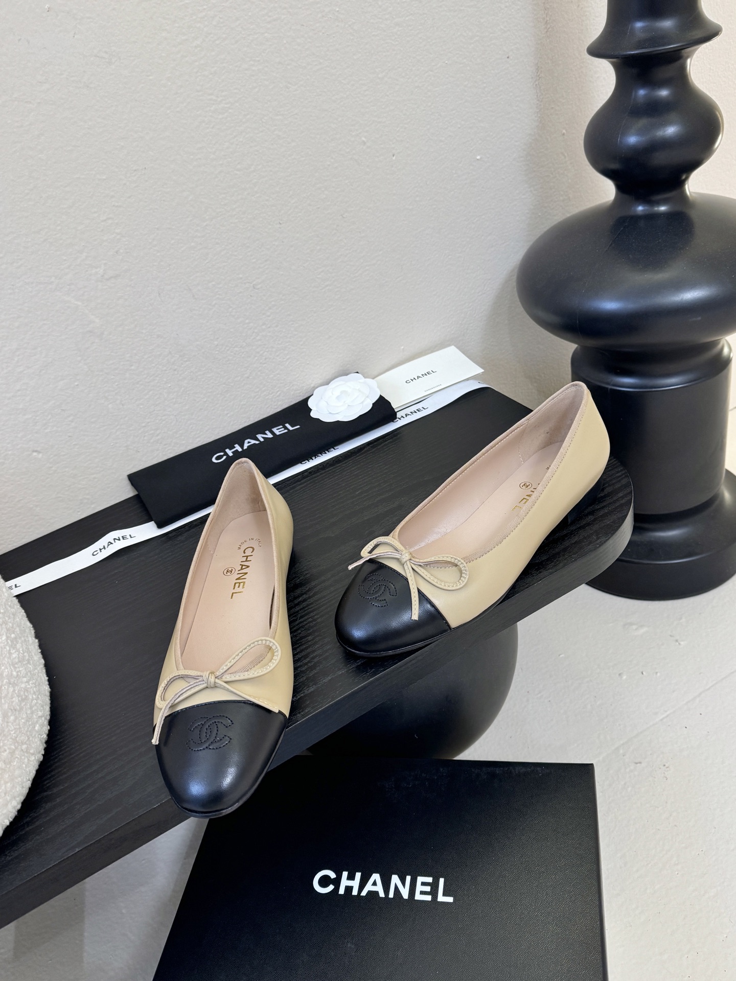 Chanel小香风方头拼色法式水钻一字扣带奶奶鞋浅口玛丽珍鞋！！香奈儿CHANEL每一双精致鞋履都经过才