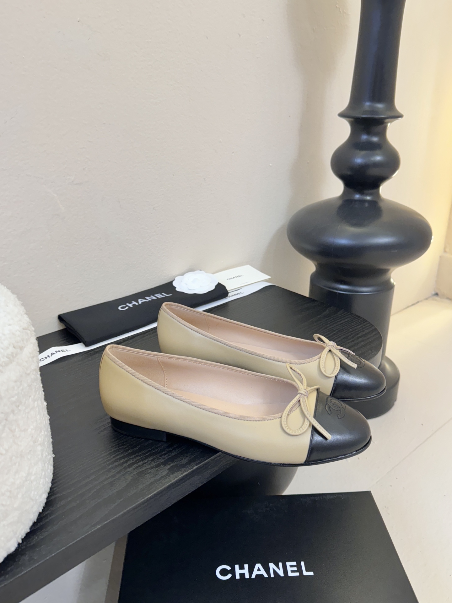 Chanel小香风方头拼色法式水钻一字扣带奶奶鞋浅口玛丽珍鞋！！香奈儿CHANEL每一双精致鞋履都经过才