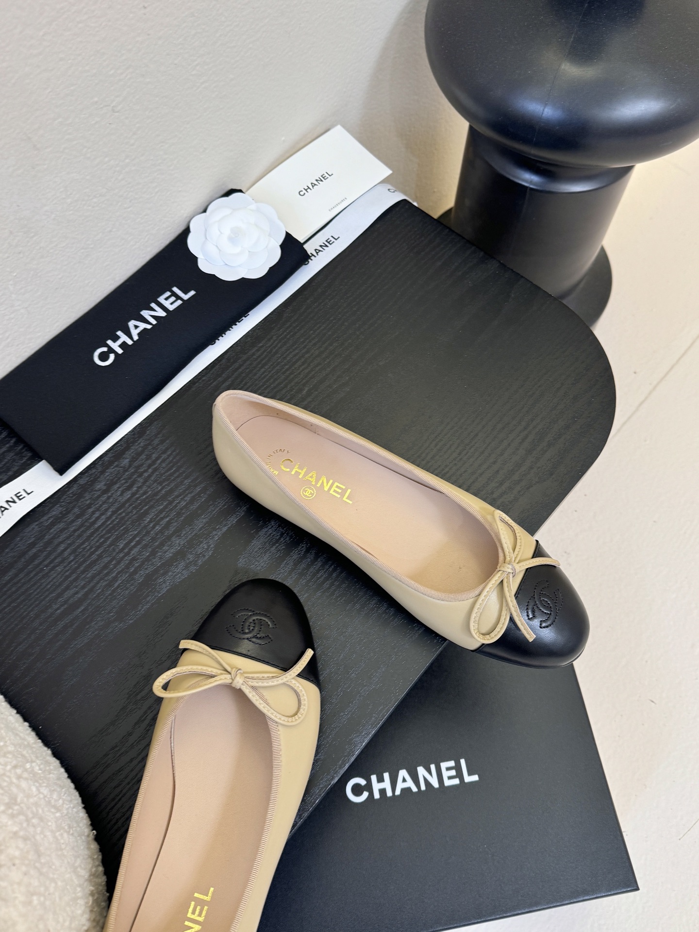 Chanel小香风方头拼色法式水钻一字扣带奶奶鞋浅口玛丽珍鞋！！香奈儿CHANEL每一双精致鞋履都经过才