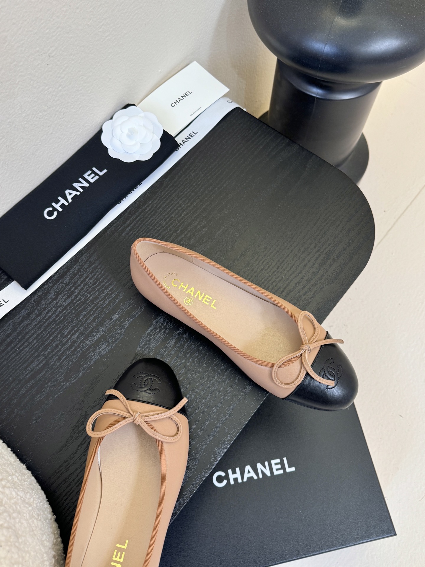 Chanel小香风方头拼色法式水钻一字扣带奶奶鞋浅口玛丽珍鞋！！香奈儿CHANEL每一双精致鞋履都经过才