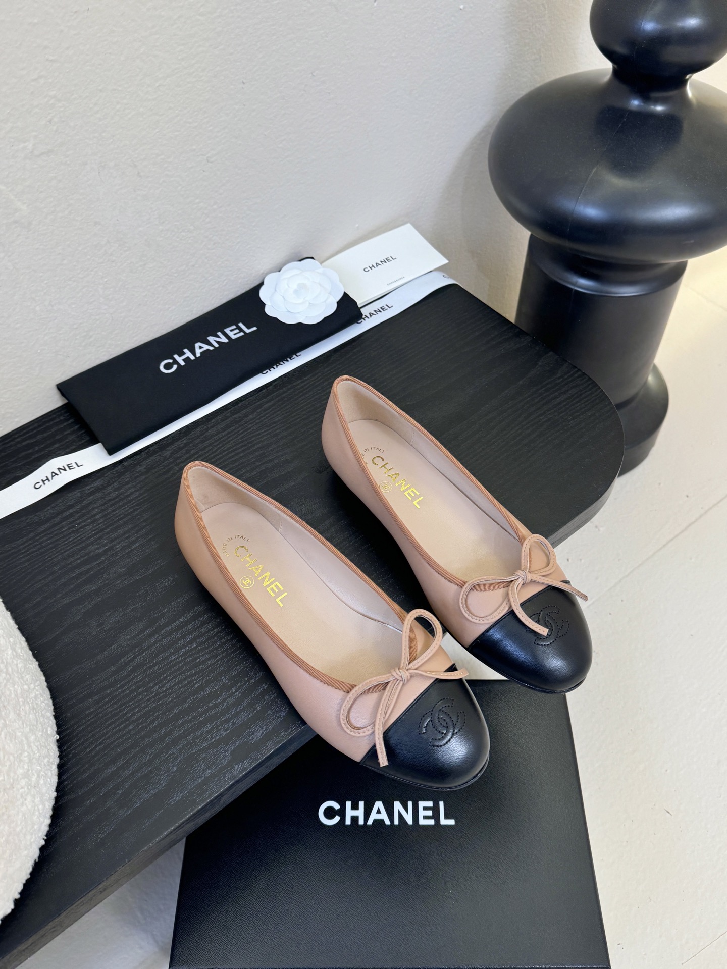 Chanel小香风方头拼色法式水钻一字扣带奶奶鞋浅口玛丽珍鞋！！香奈儿CHANEL每一双精致鞋履都经过才