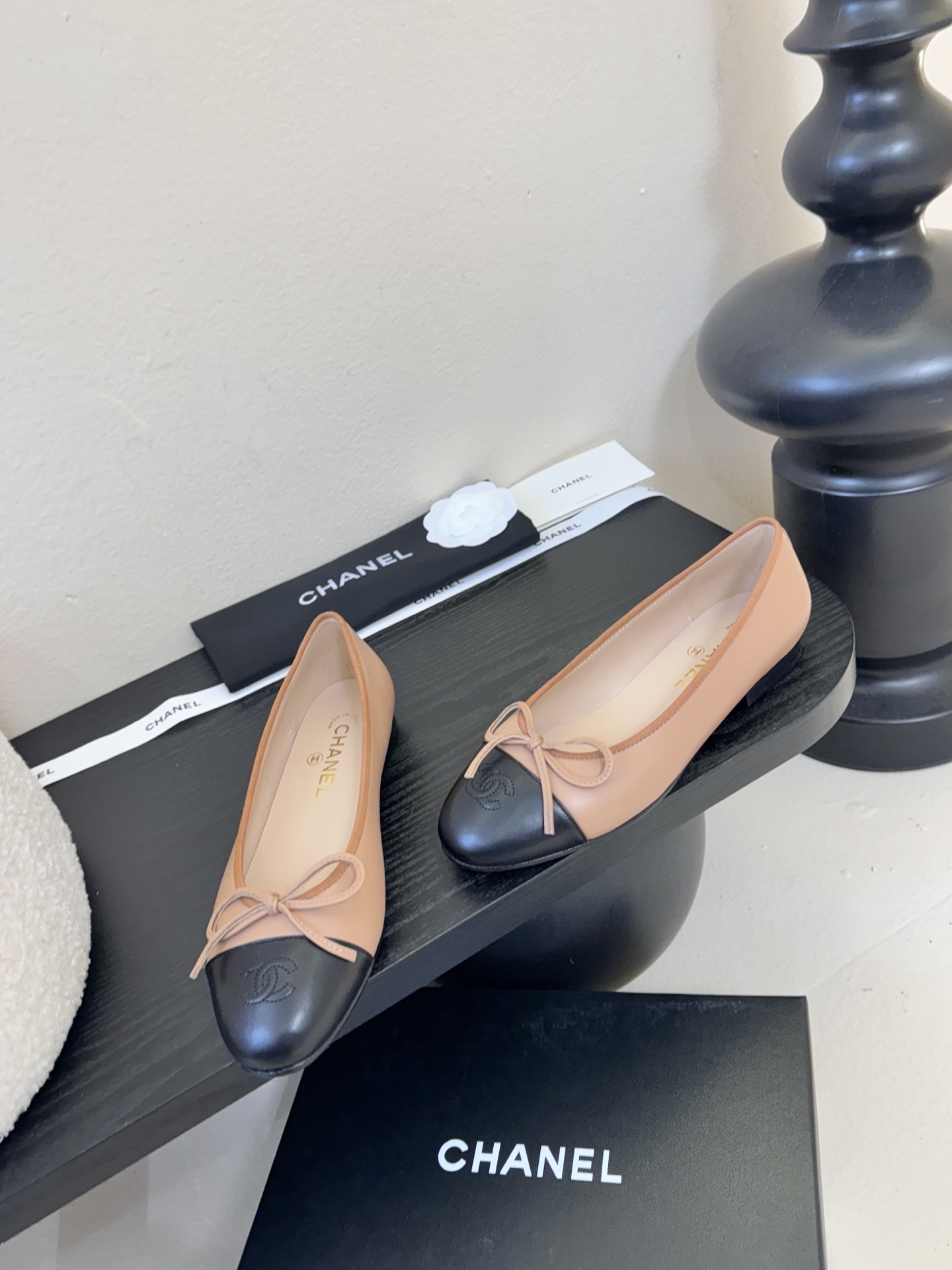 Chanel小香风方头拼色法式水钻一字扣带奶奶鞋浅口玛丽珍鞋！！香奈儿CHANEL每一双精致鞋履都经过才