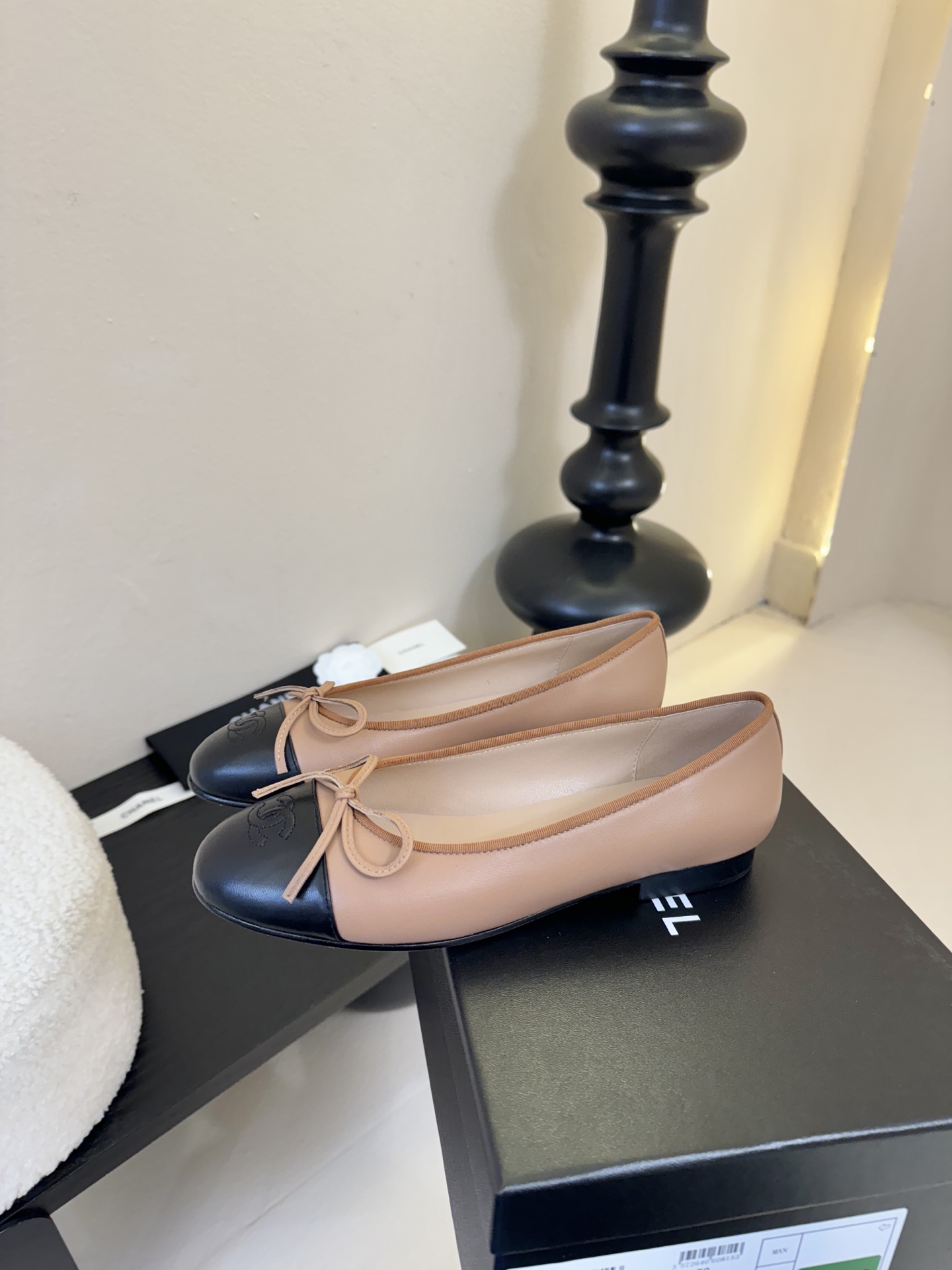 Chanel小香风方头拼色法式水钻一字扣带奶奶鞋浅口玛丽珍鞋！！香奈儿CHANEL每一双精致鞋履都经过才