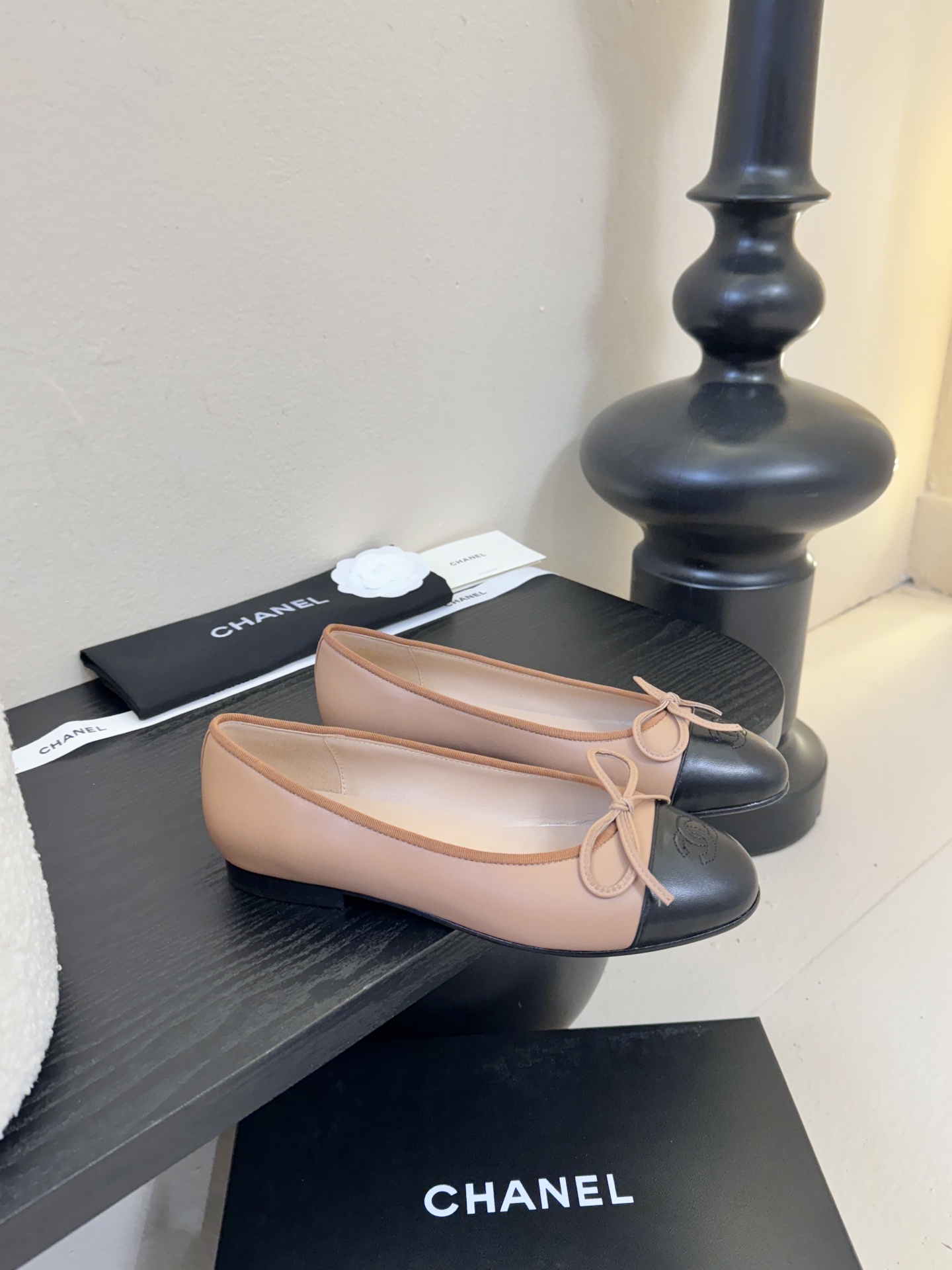 Chanel小香风方头拼色法式水钻一字扣带奶奶鞋浅口玛丽珍鞋！！香奈儿CHANEL每一双精致鞋履都经过才