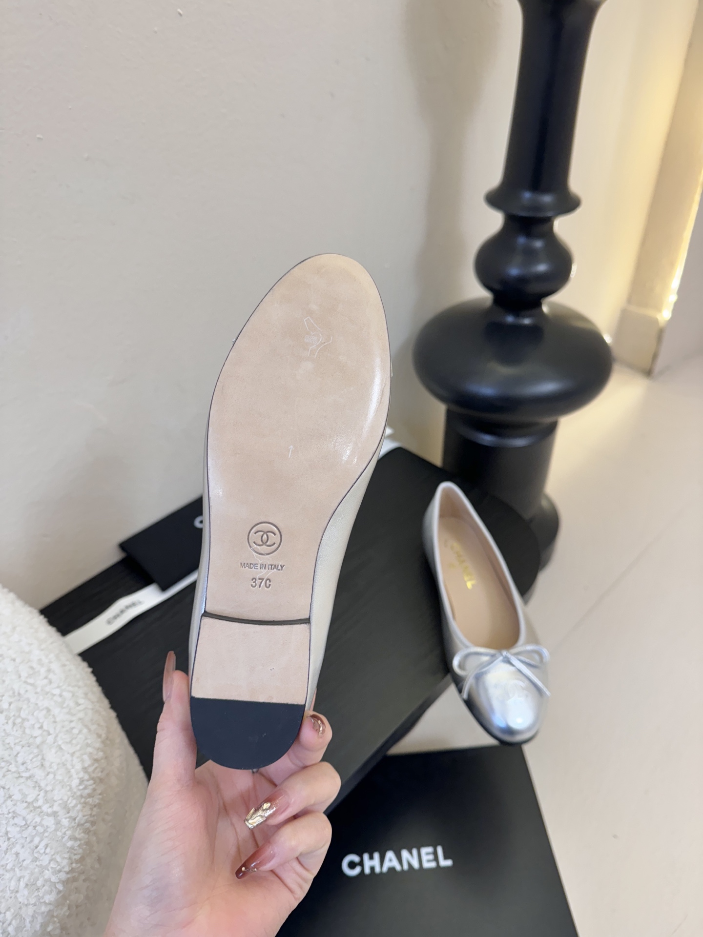 Chanel小香风方头拼色法式水钻一字扣带奶奶鞋浅口玛丽珍鞋！！香奈儿CHANEL每一双精致鞋履都经过才