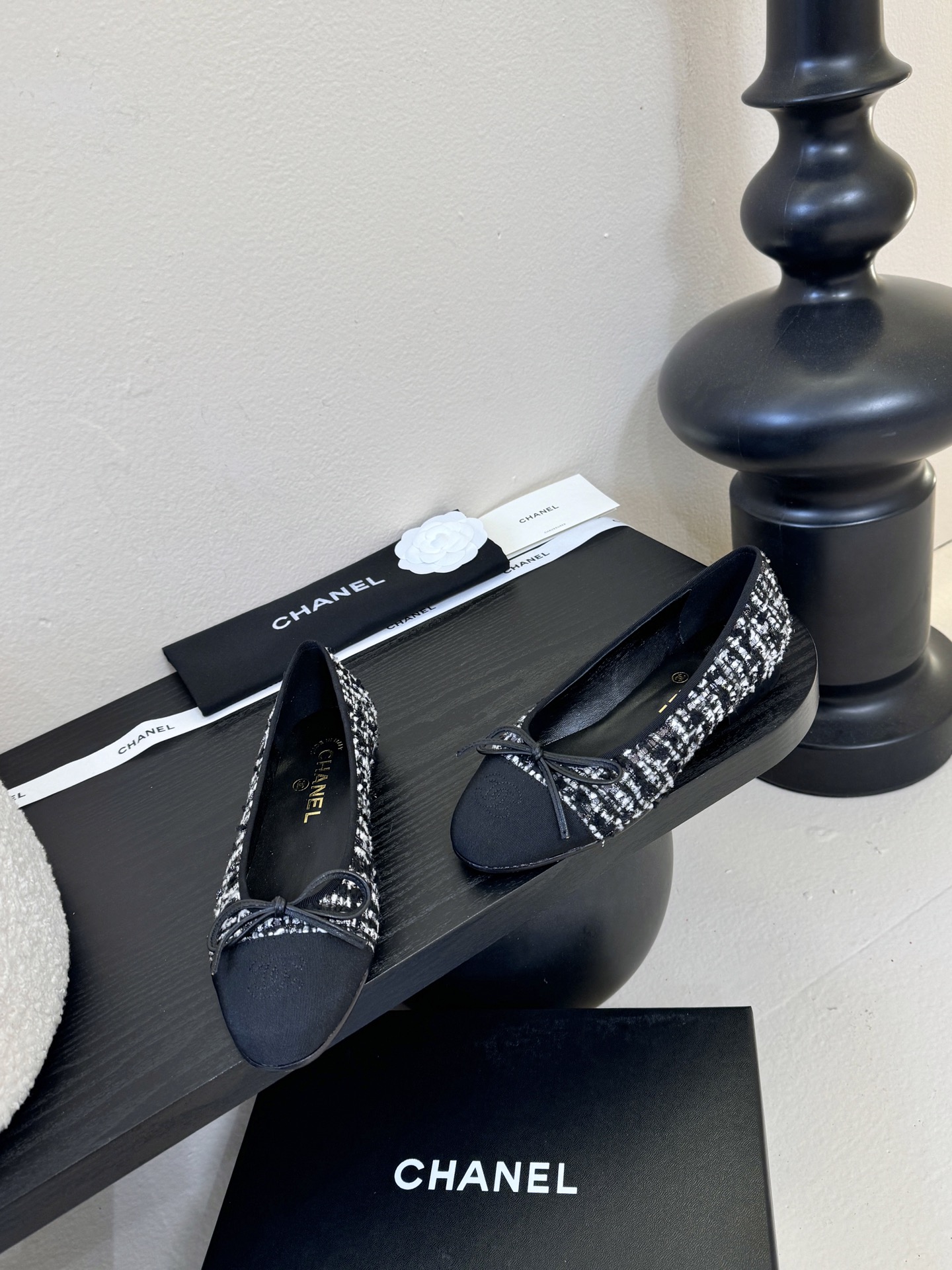 Chanel小香风方头拼色法式奶奶鞋浅口玛丽珍鞋！！香奈儿CHANEL每一双精致鞋履都经过才华横溢的鞋艺