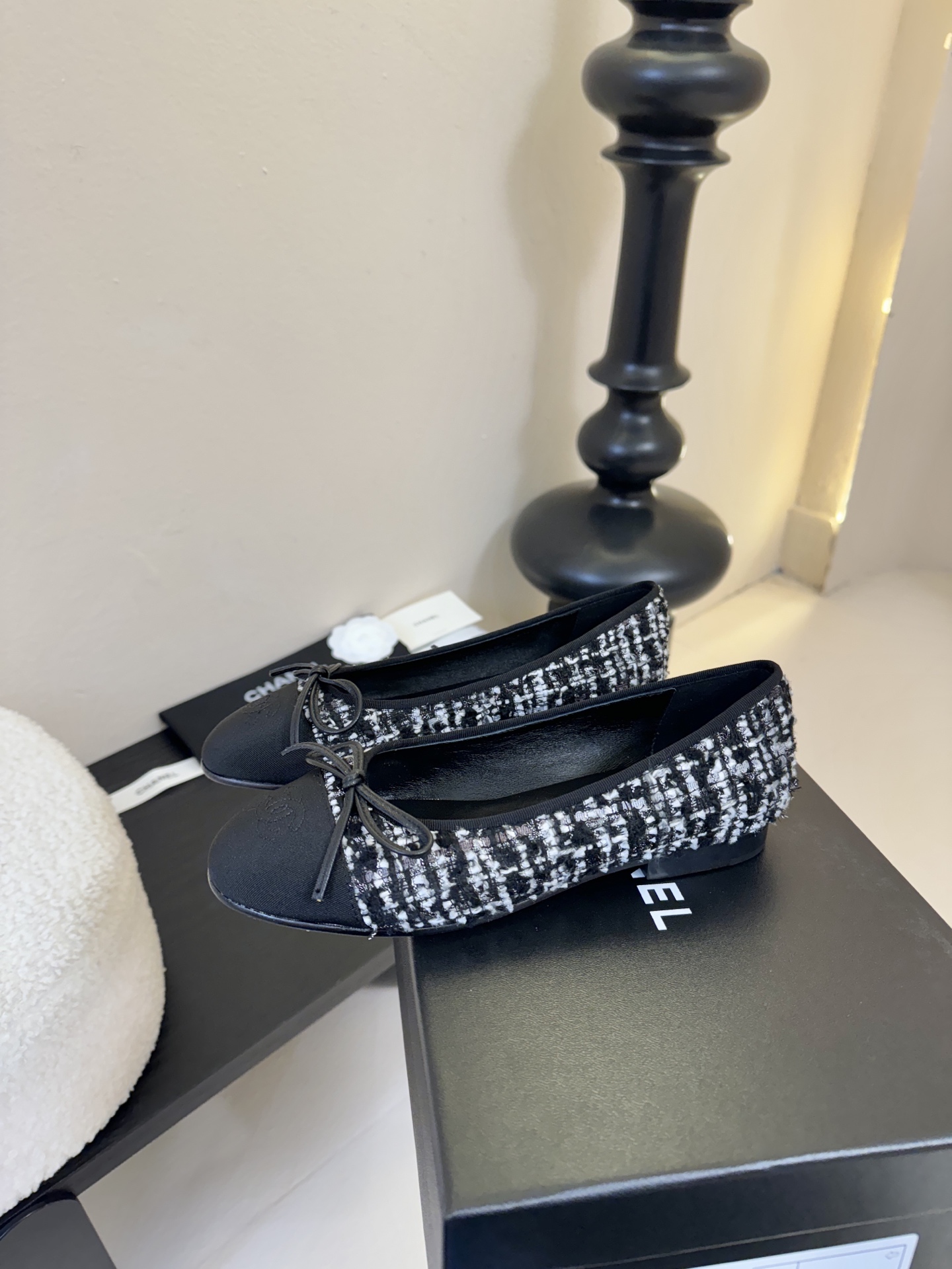 Chanel小香风方头拼色法式奶奶鞋浅口玛丽珍鞋！！香奈儿CHANEL每一双精致鞋履都经过才华横溢的鞋艺