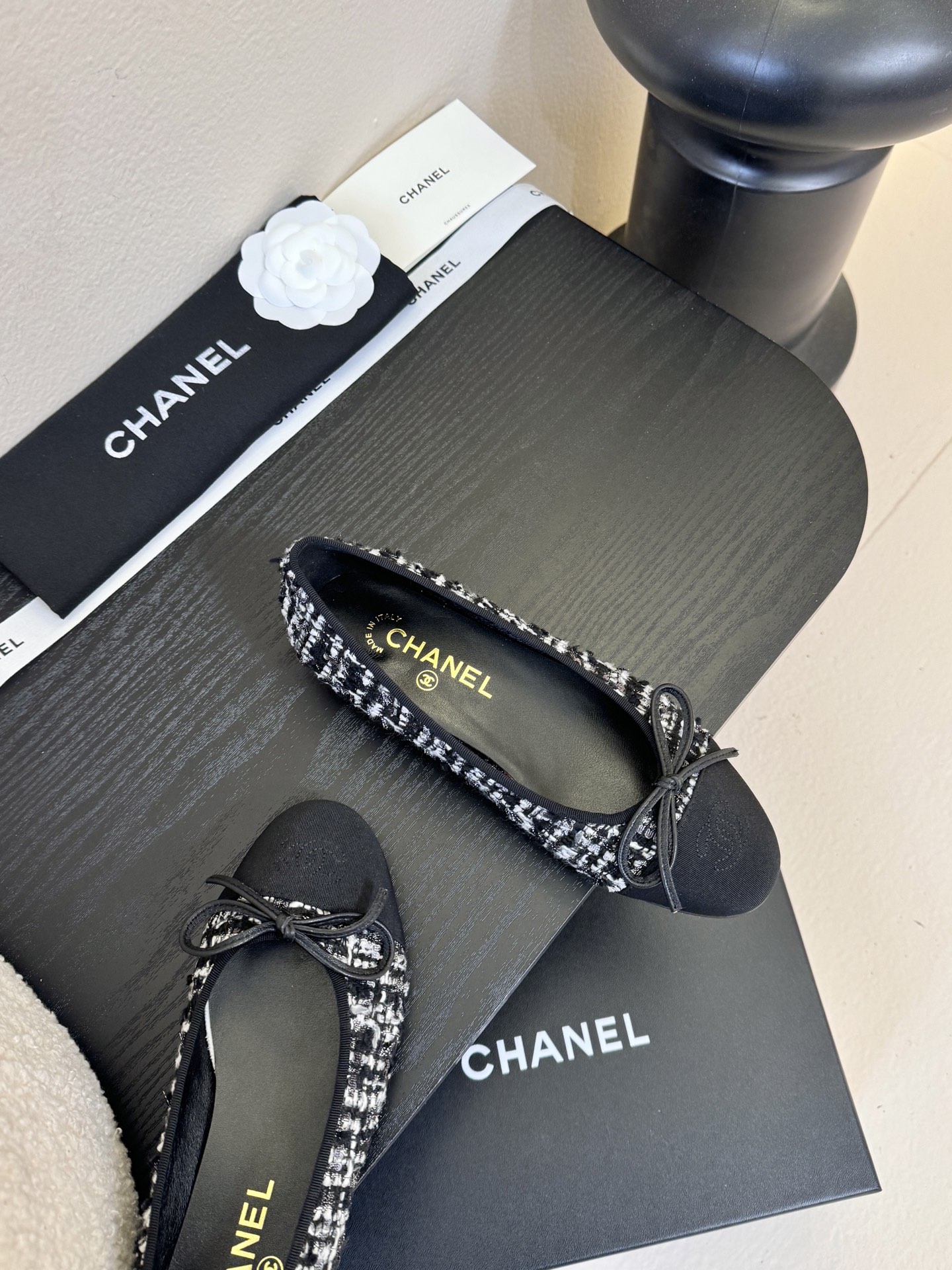 Chanel小香风方头拼色法式奶奶鞋浅口玛丽珍鞋！！香奈儿CHANEL每一双精致鞋履都经过才华横溢的鞋艺