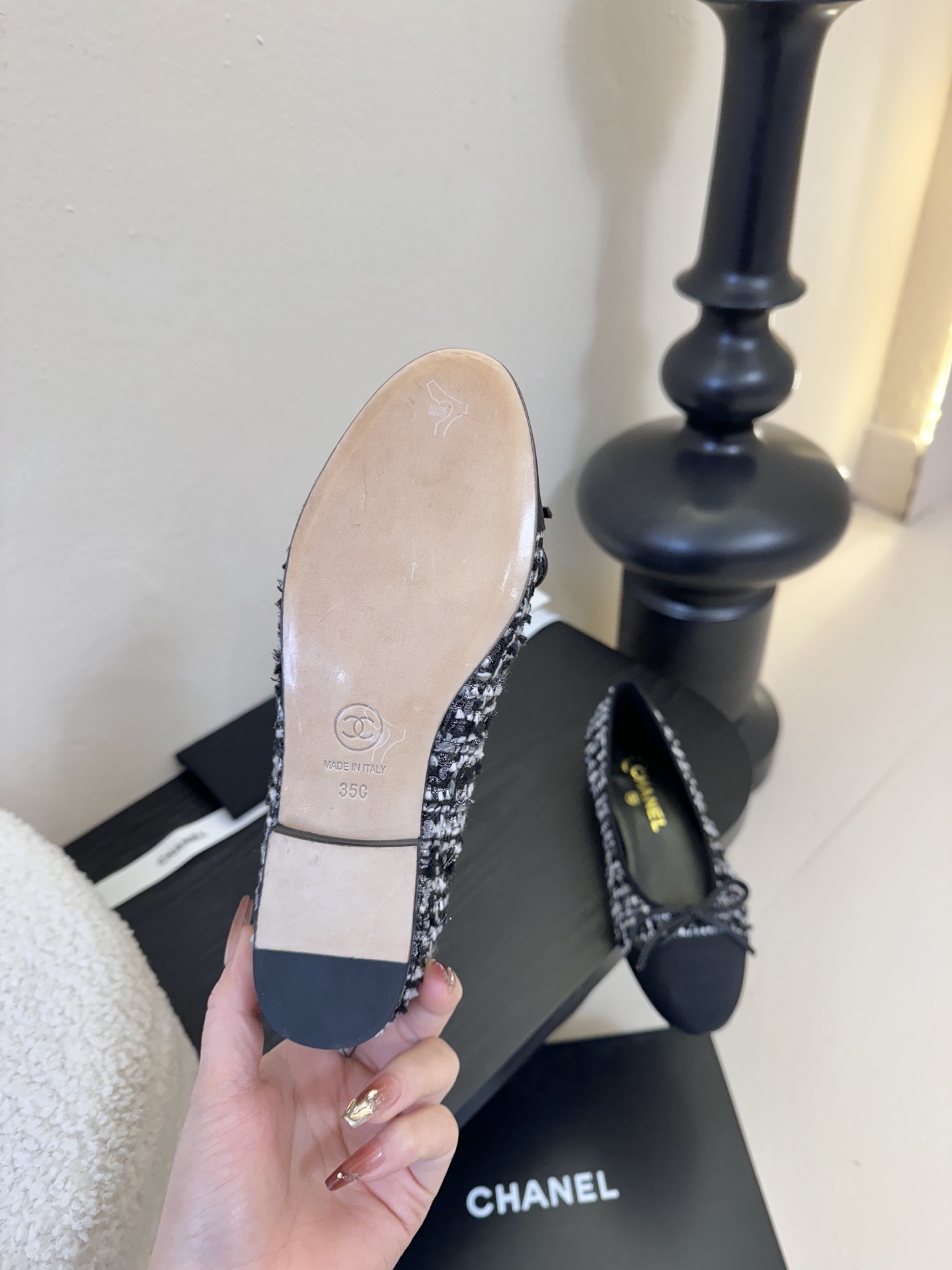 Chanel小香风方头拼色法式奶奶鞋浅口玛丽珍鞋！！香奈儿CHANEL每一双精致鞋履都经过才华横溢的鞋艺