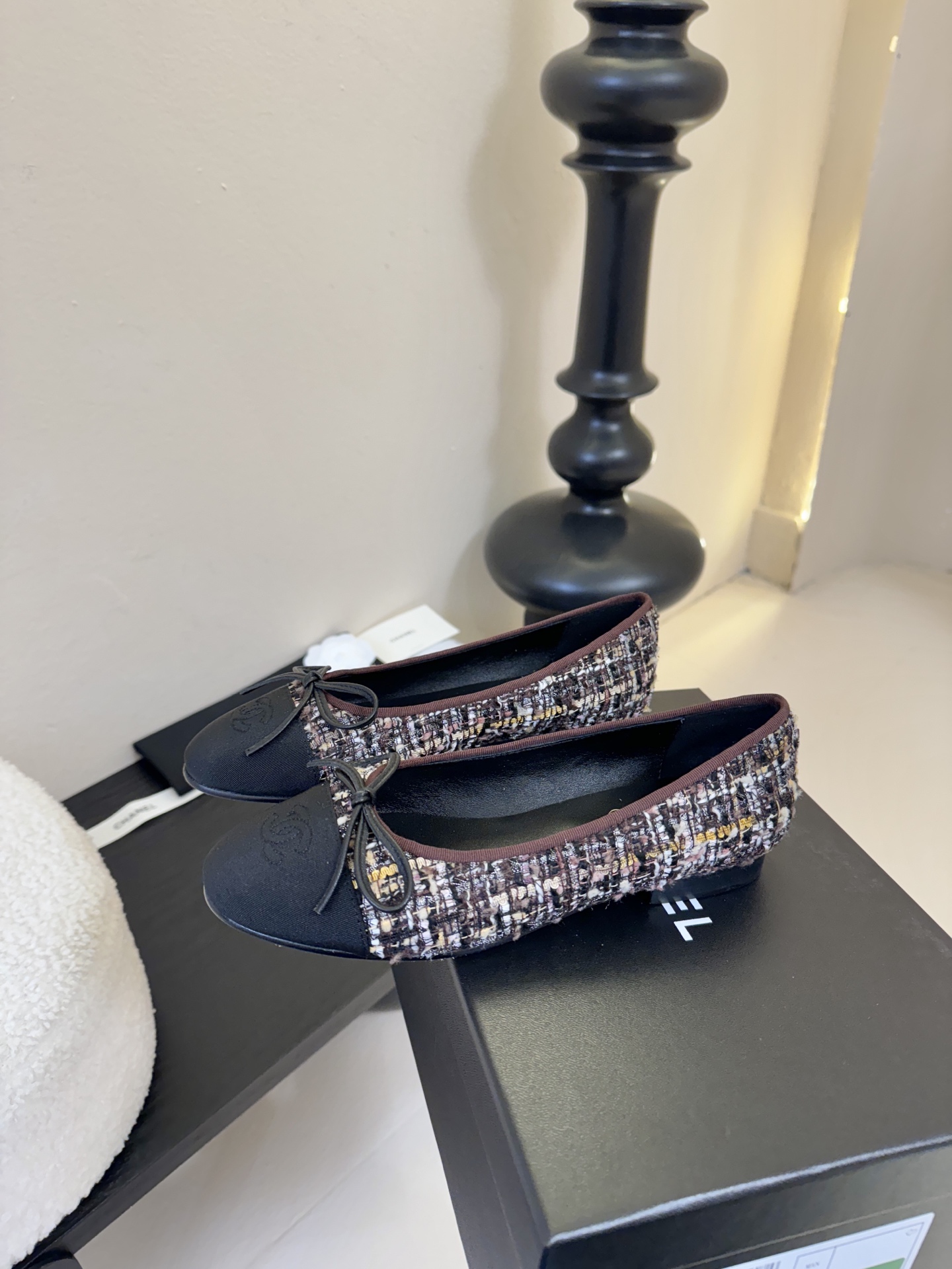 Chanel小香风方头拼色法式奶奶鞋浅口玛丽珍鞋！！香奈儿CHANEL每一双精致鞋履都经过才华横溢的鞋艺