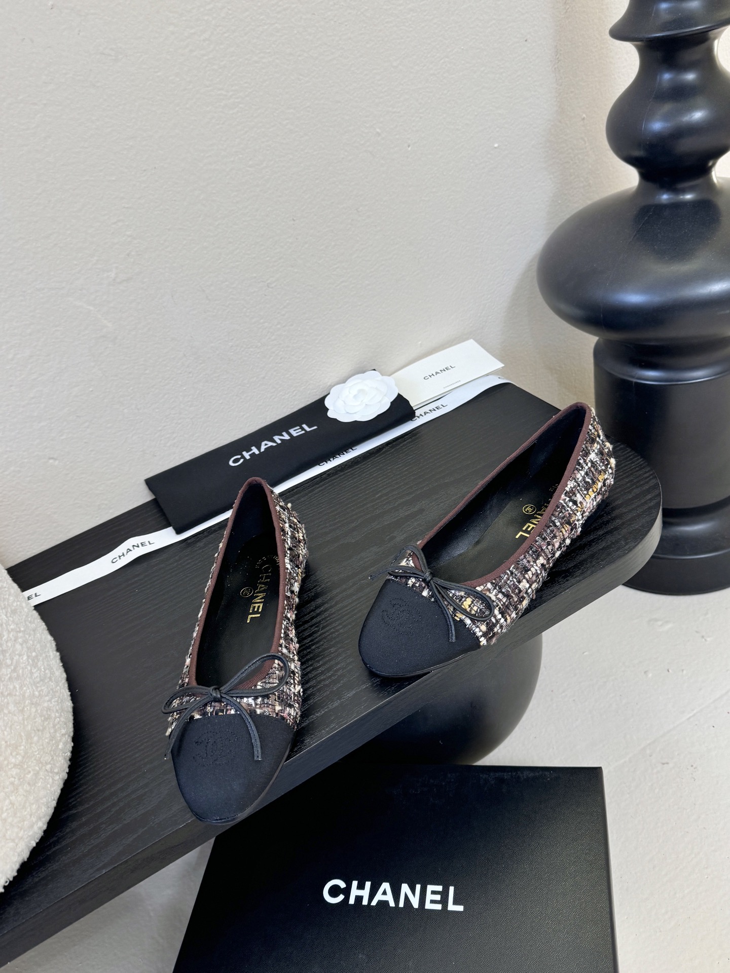 Chanel小香风方头拼色法式奶奶鞋浅口玛丽珍鞋！！香奈儿CHANEL每一双精致鞋履都经过才华横溢的鞋艺