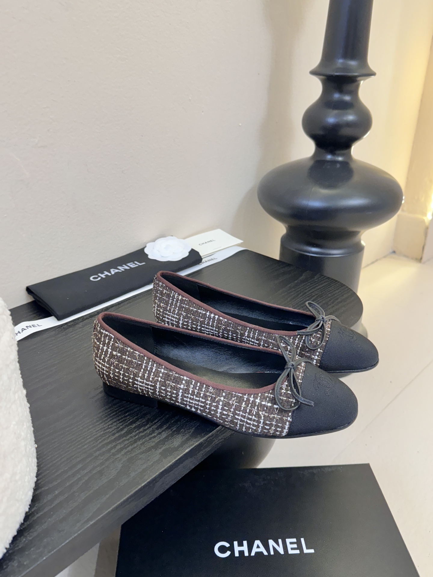 Chanel小香风方头拼色法式奶奶鞋浅口玛丽珍鞋！！香奈儿CHANEL每一双精致鞋履都经过才华横溢的鞋艺