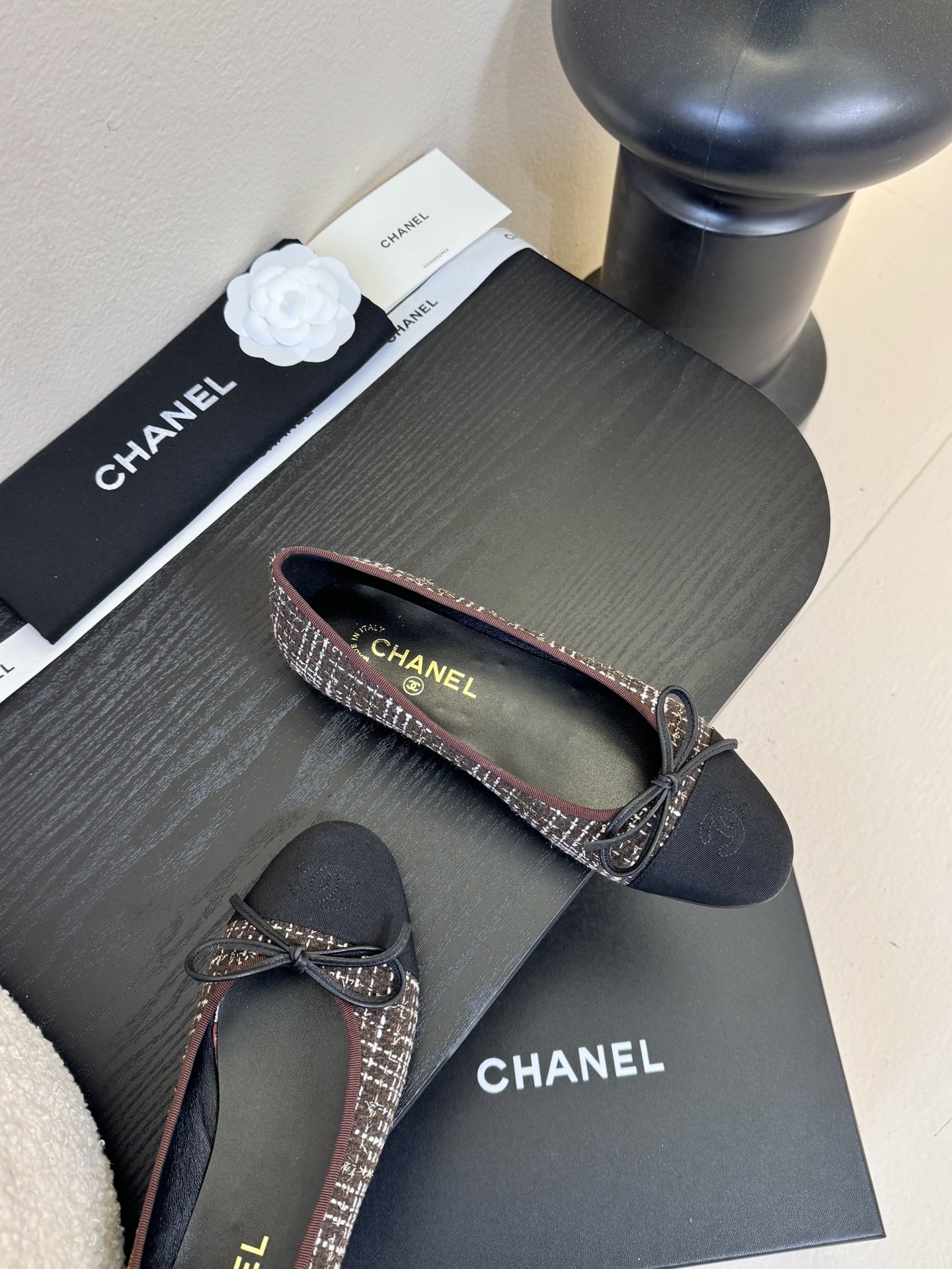 Chanel小香风方头拼色法式奶奶鞋浅口玛丽珍鞋！！香奈儿CHANEL每一双精致鞋履都经过才华横溢的鞋艺