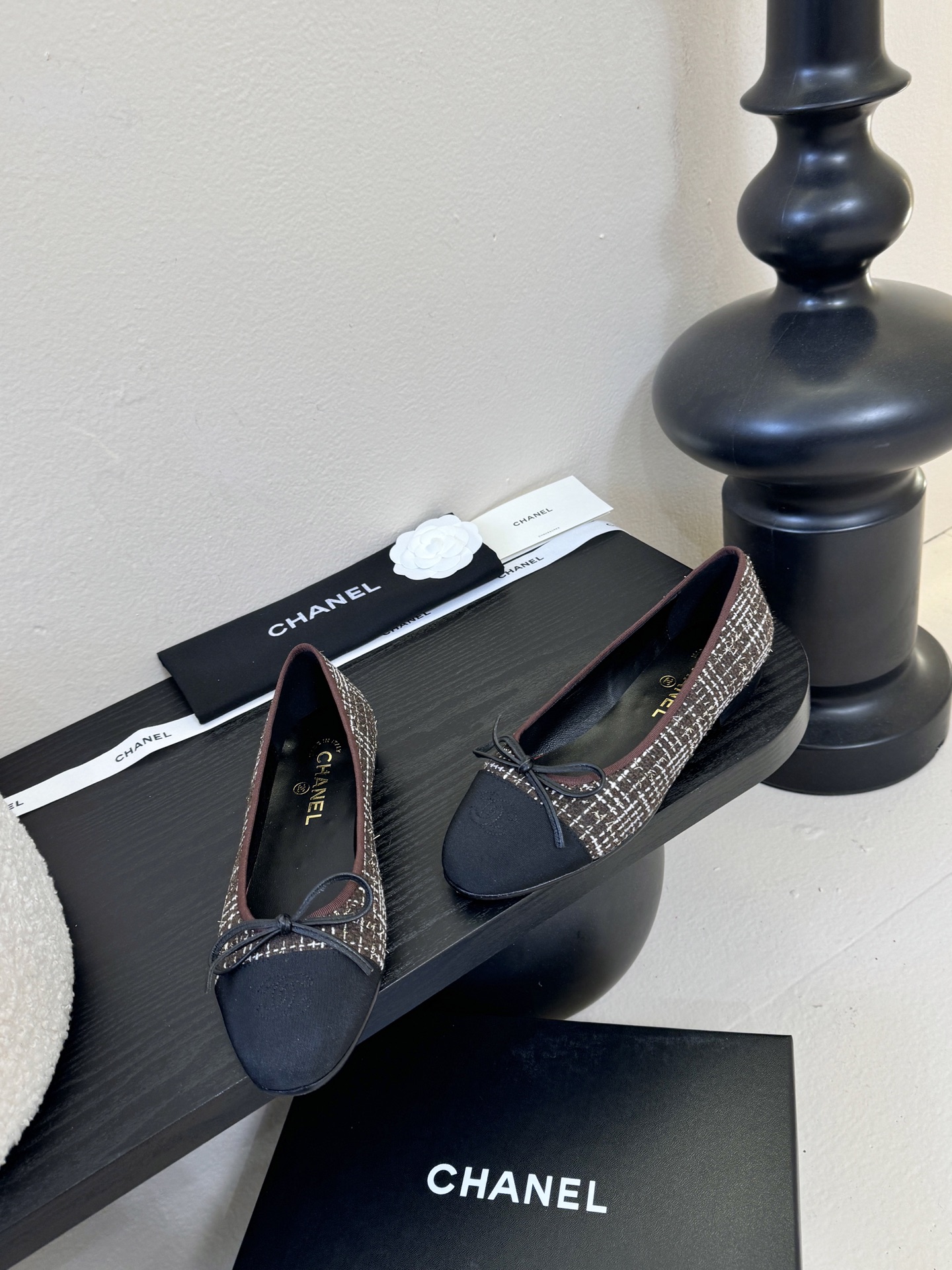 Chanel小香风方头拼色法式奶奶鞋浅口玛丽珍鞋！！香奈儿CHANEL每一双精致鞋履都经过才华横溢的鞋艺