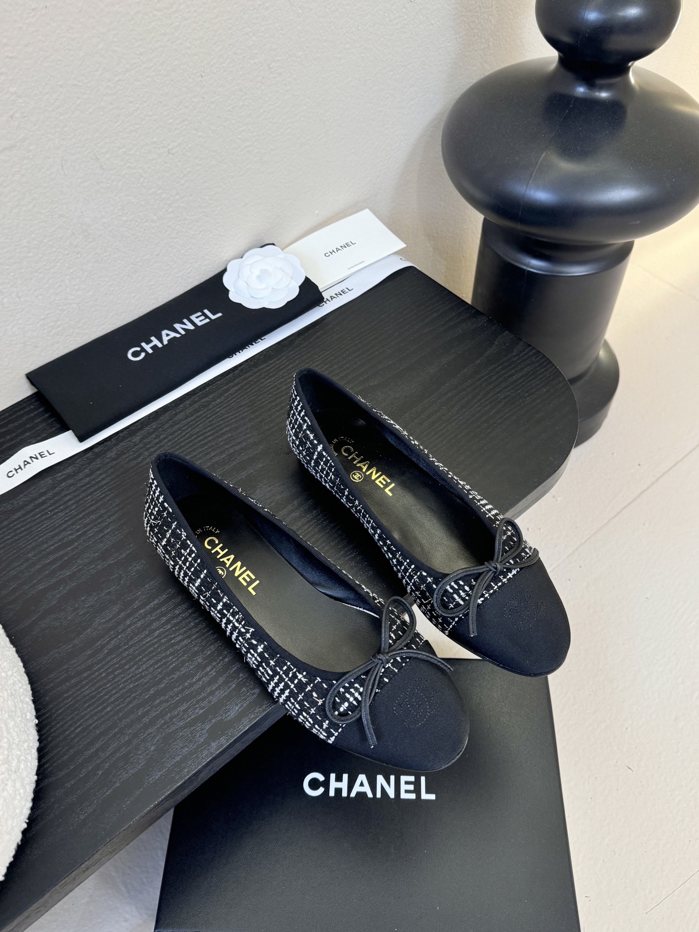 Chanel小香风方头拼色法式奶奶鞋浅口玛丽珍鞋！！香奈儿CHANEL每一双精致鞋履都经过才华横溢的鞋艺