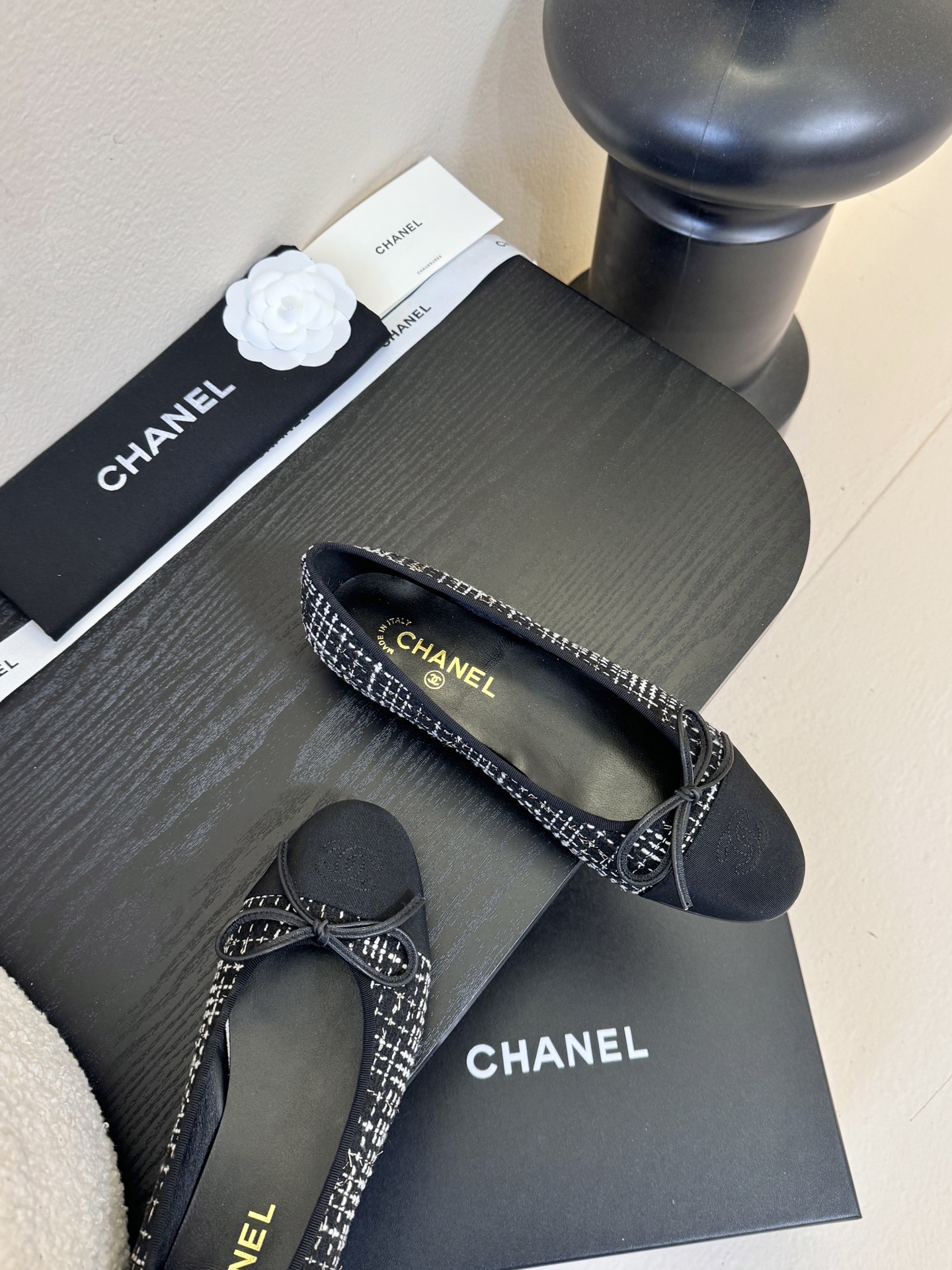 Chanel小香风方头拼色法式奶奶鞋浅口玛丽珍鞋！！香奈儿CHANEL每一双精致鞋履都经过才华横溢的鞋艺