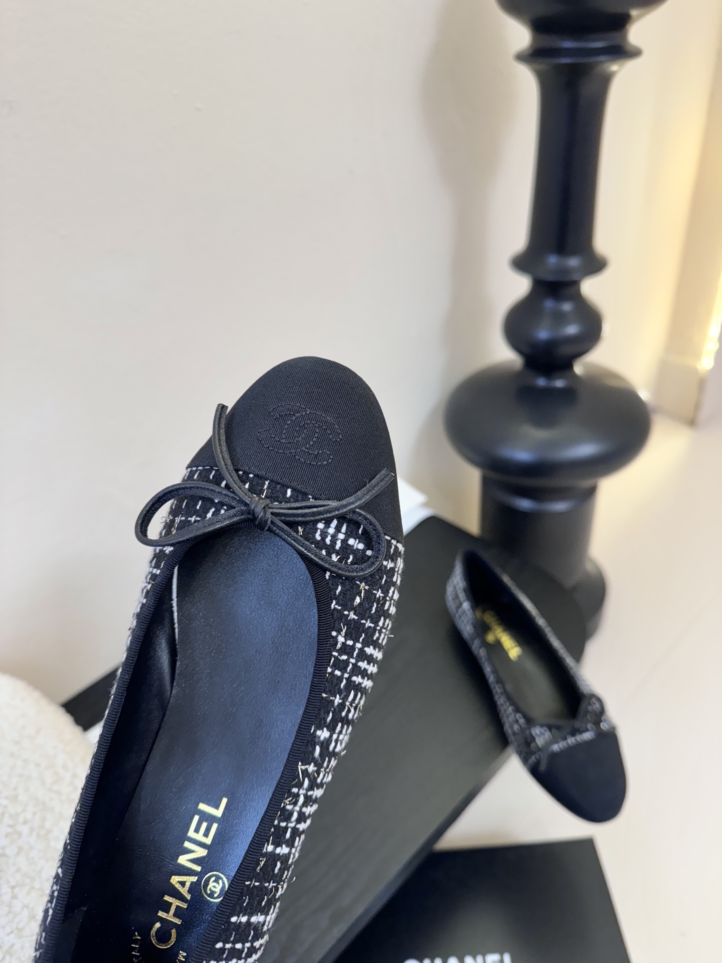 Chanel小香风方头拼色法式奶奶鞋浅口玛丽珍鞋！！香奈儿CHANEL每一双精致鞋履都经过才华横溢的鞋艺