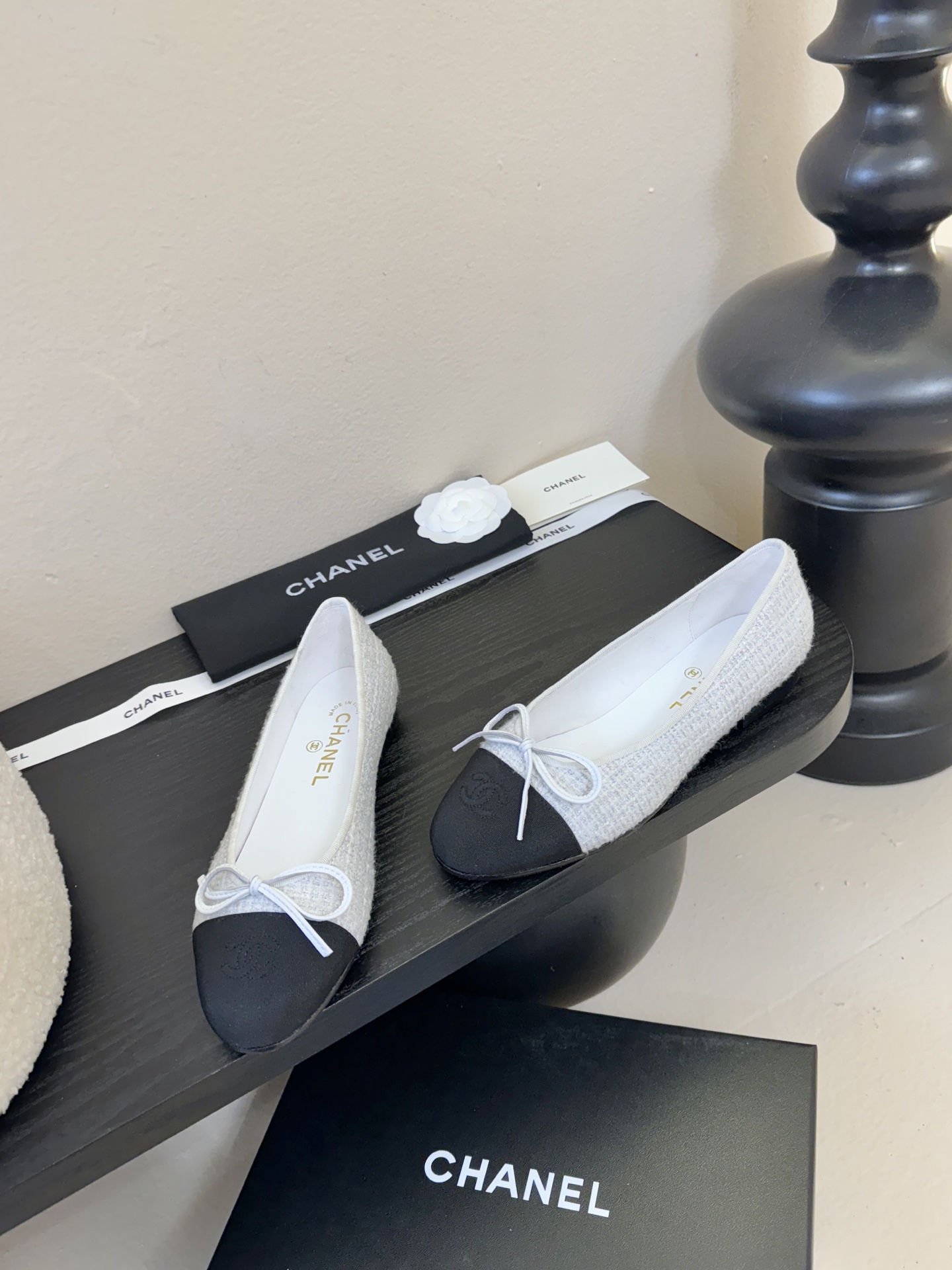 Chanel小香风方头拼色法式奶奶鞋浅口玛丽珍鞋！！香奈儿CHANEL每一双精致鞋履都经过才华横溢的鞋艺