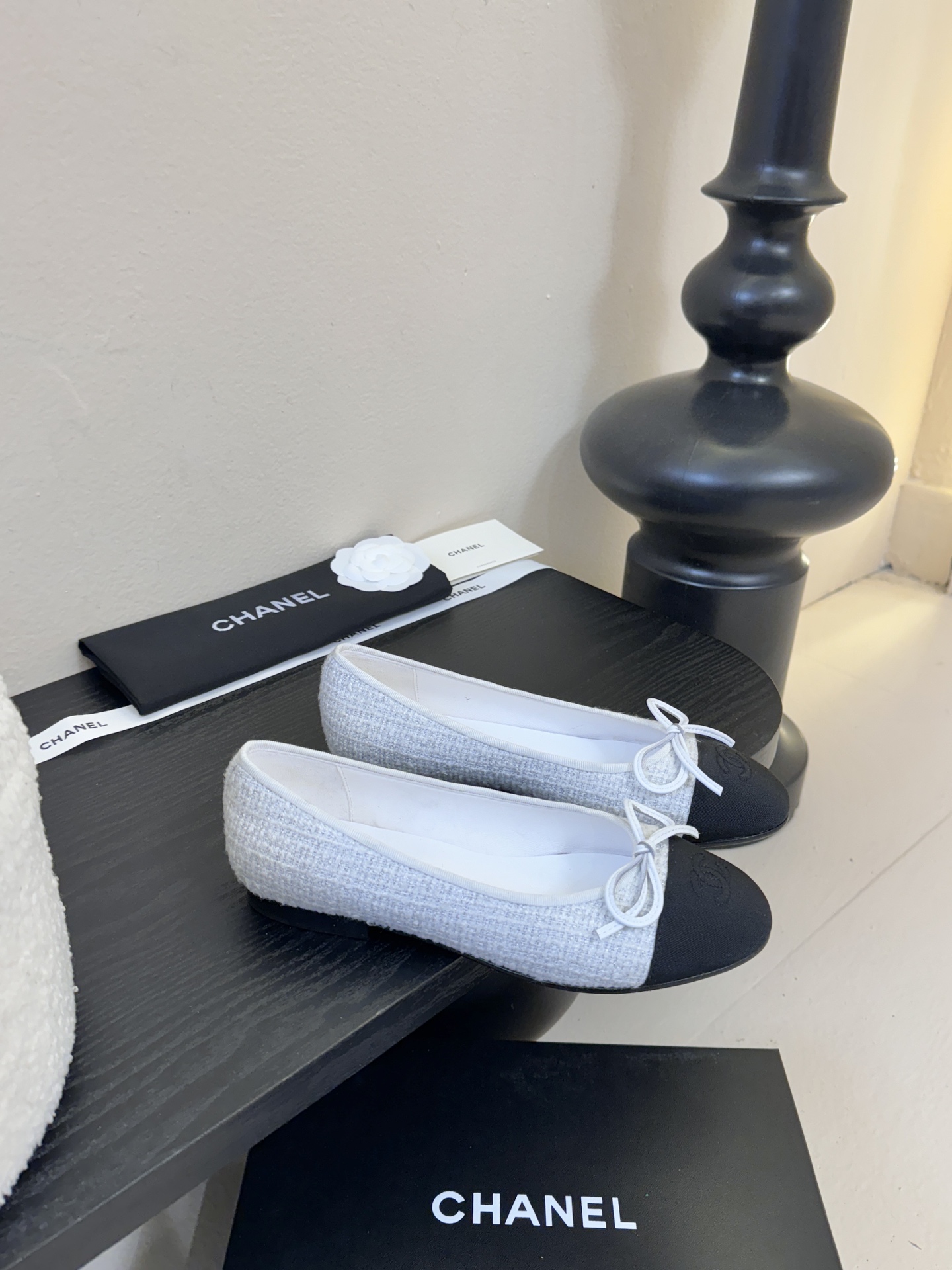 Chanel小香风方头拼色法式奶奶鞋浅口玛丽珍鞋！！香奈儿CHANEL每一双精致鞋履都经过才华横溢的鞋艺