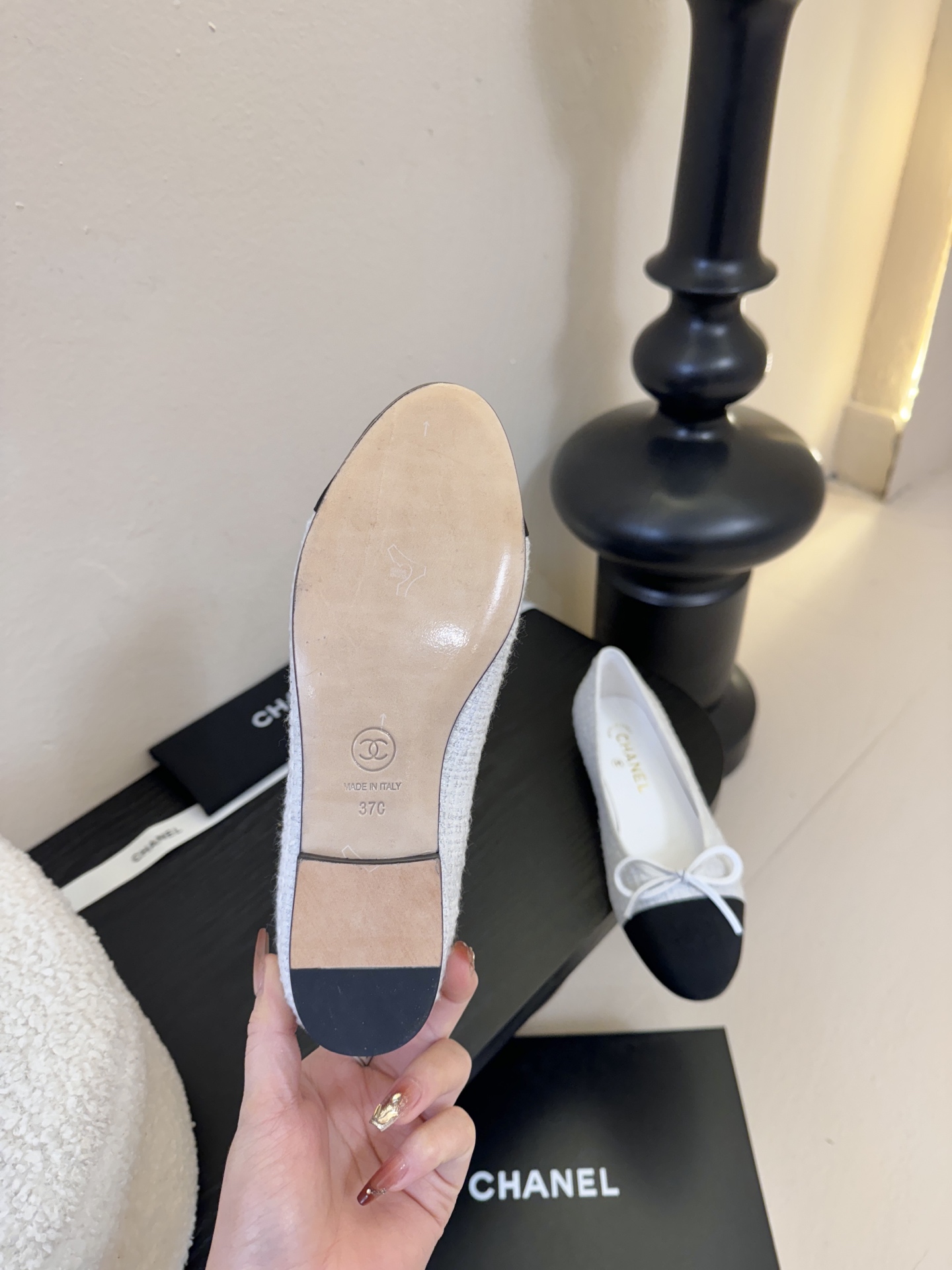 Chanel小香风方头拼色法式奶奶鞋浅口玛丽珍鞋！！香奈儿CHANEL每一双精致鞋履都经过才华横溢的鞋艺