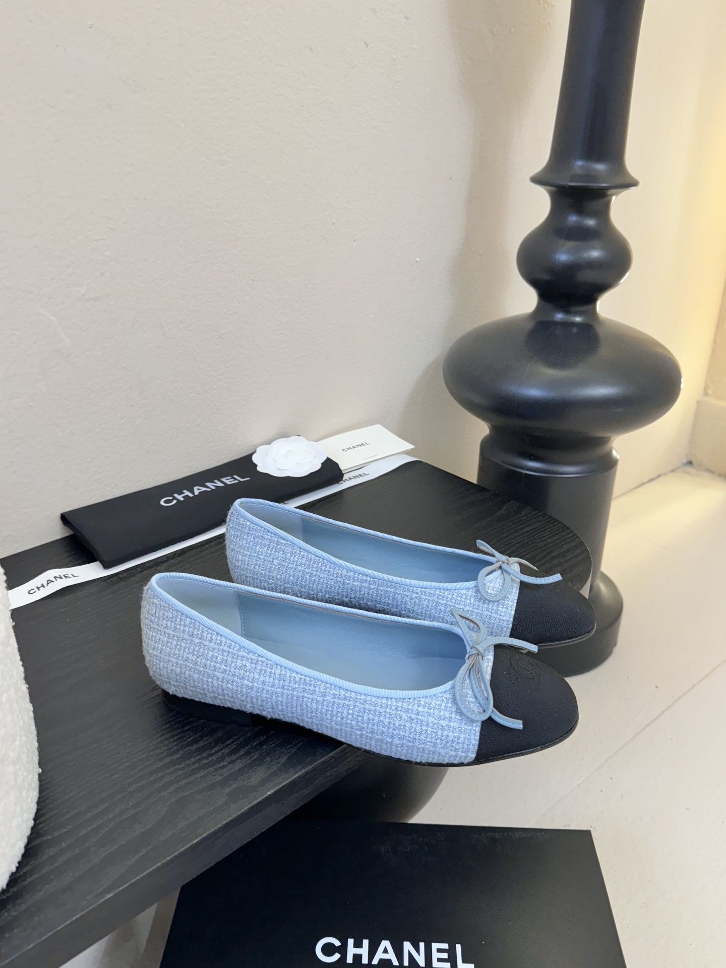 Chanel小香风方头拼色法式奶奶鞋浅口玛丽珍鞋！！香奈儿CHANEL每一双精致鞋履都经过才华横溢的鞋艺