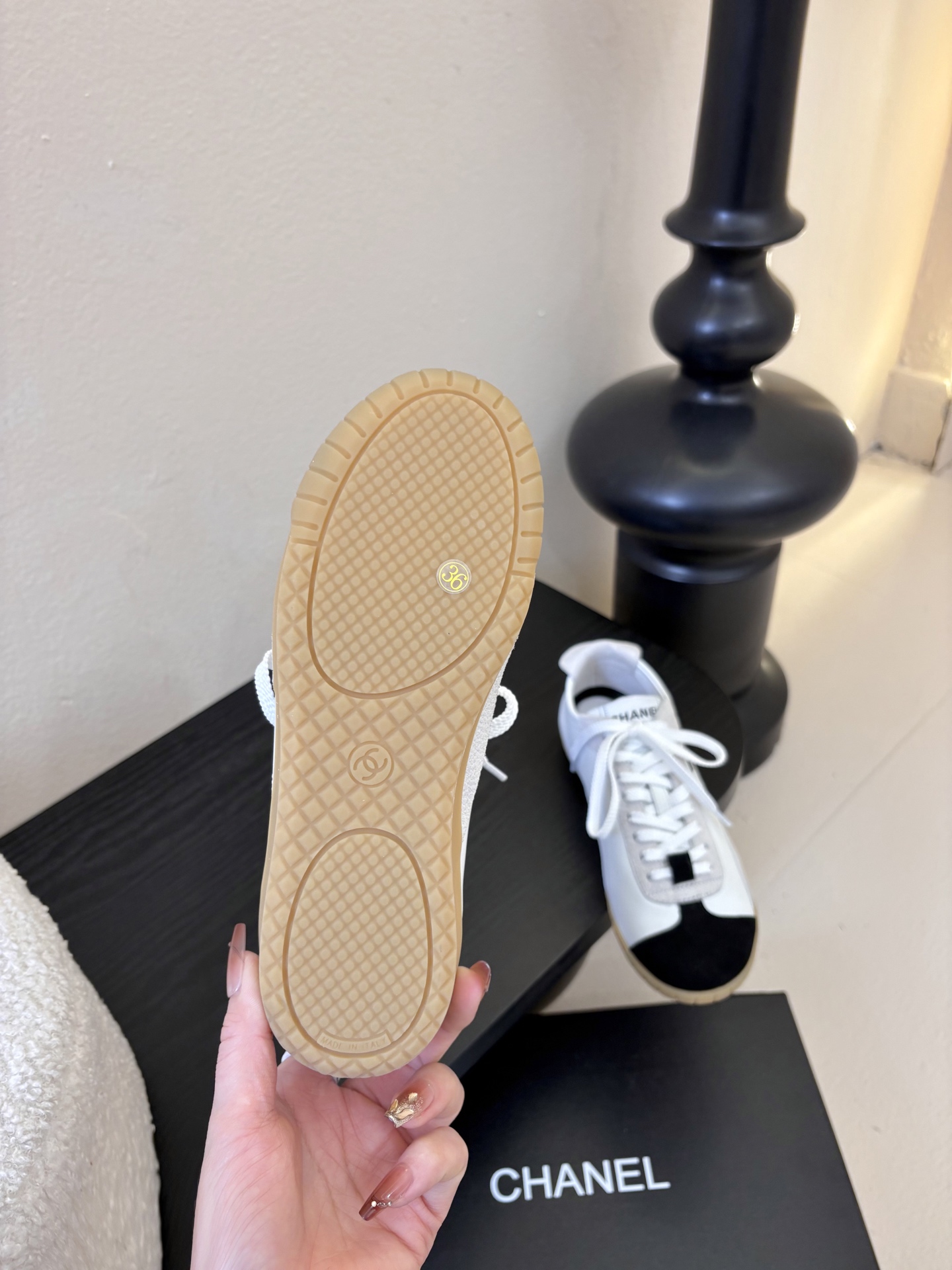 Chane*26ss早春新款复古德训鞋运动鞋休闲鞋鞋身侧面的刺绣，是低调却极具辨识度的品牌符号，细节处彰