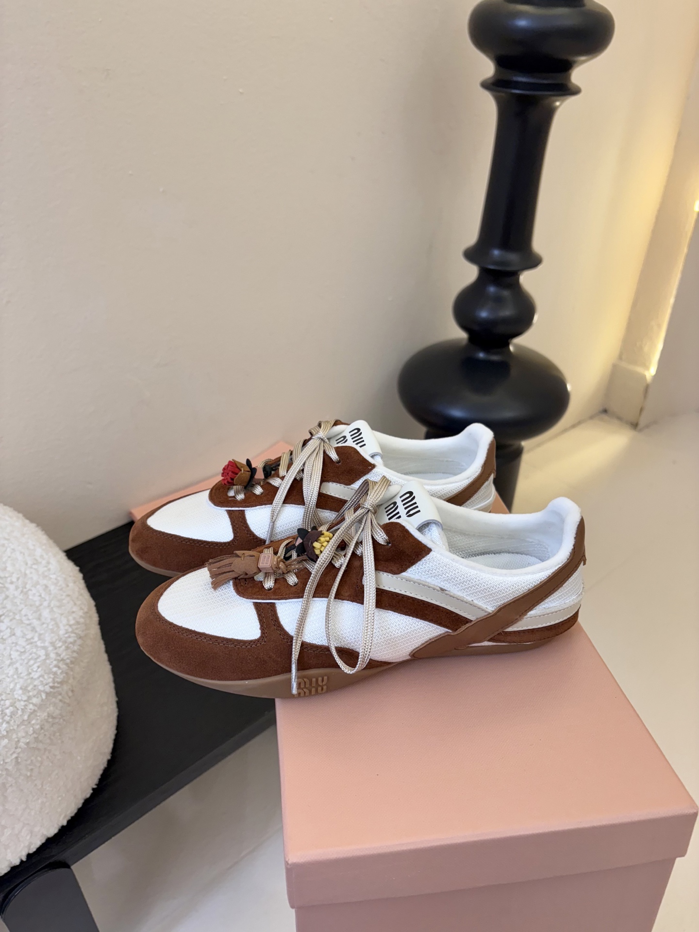 MiuMiu缪缪春夏最新走秀款薄底鞋 休闲鞋 超多明星网红种草 国内外博主刷爆的一款 小红书种草系列 复