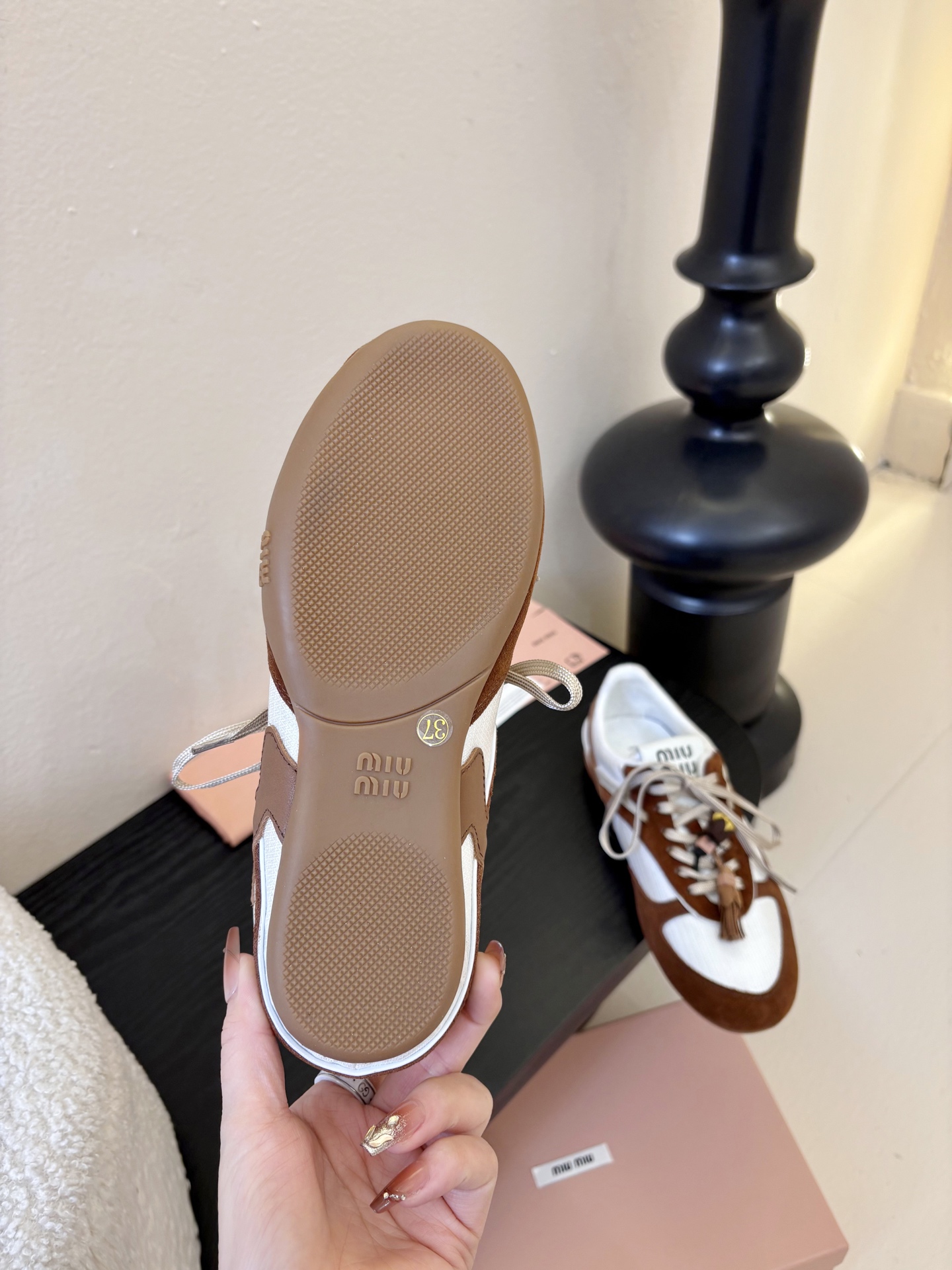 MiuMiu缪缪春夏最新走秀款薄底鞋 休闲鞋 超多明星网红种草 国内外博主刷爆的一款 小红书种草系列 复