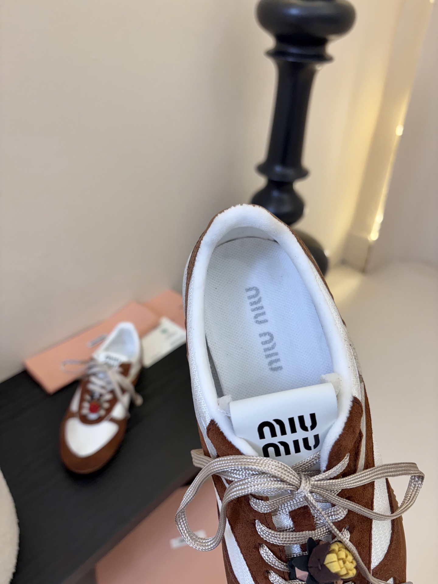 MiuMiu缪缪春夏最新走秀款薄底鞋 休闲鞋 超多明星网红种草 国内外博主刷爆的一款 小红书种草系列 复