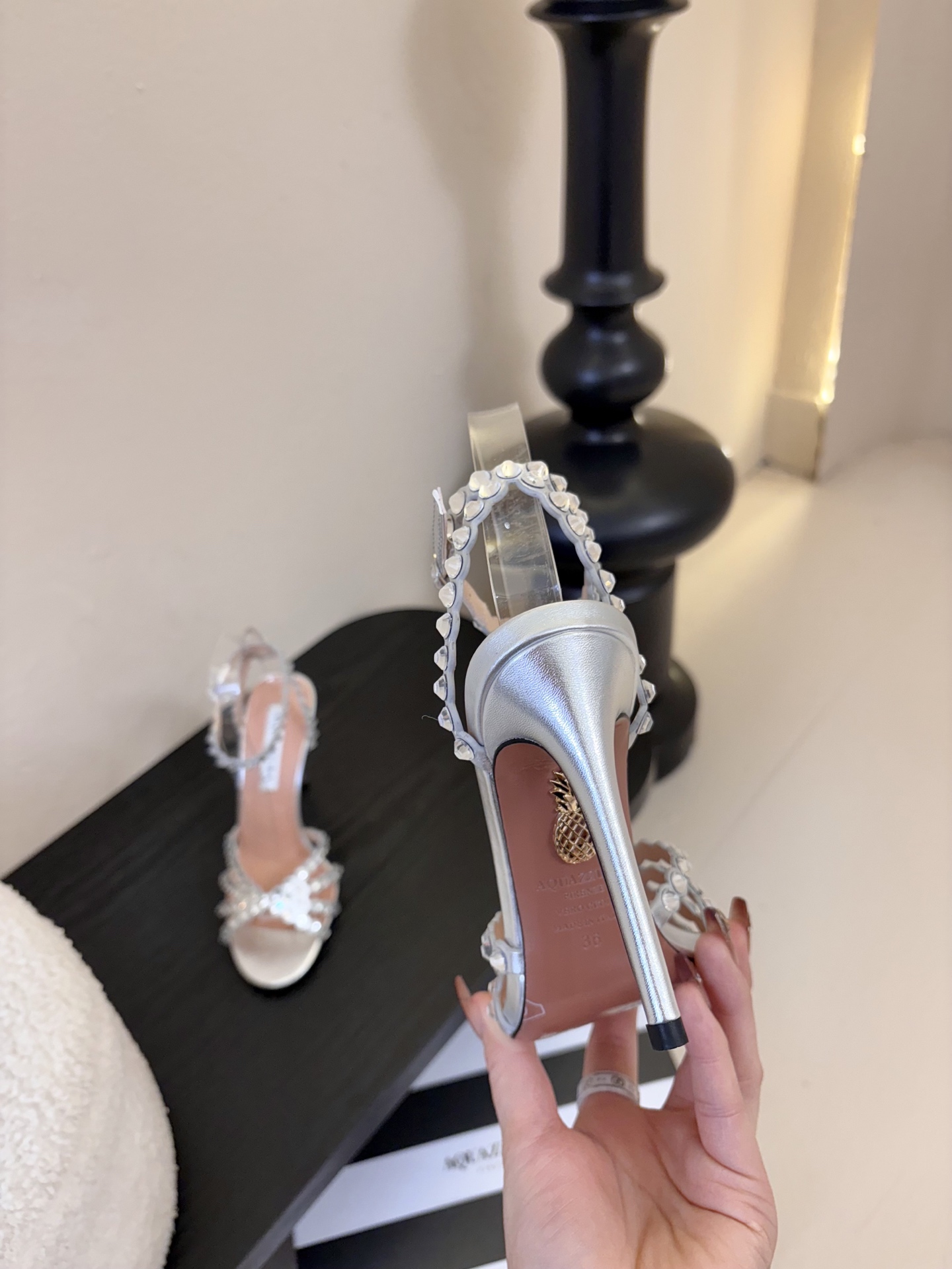 AQUAZZURA大菠萝水钻装饰高跟鞋凉鞋2026春夏最新款交叉水钻凉鞋 上脚超级有气质·既简洁又时髦 