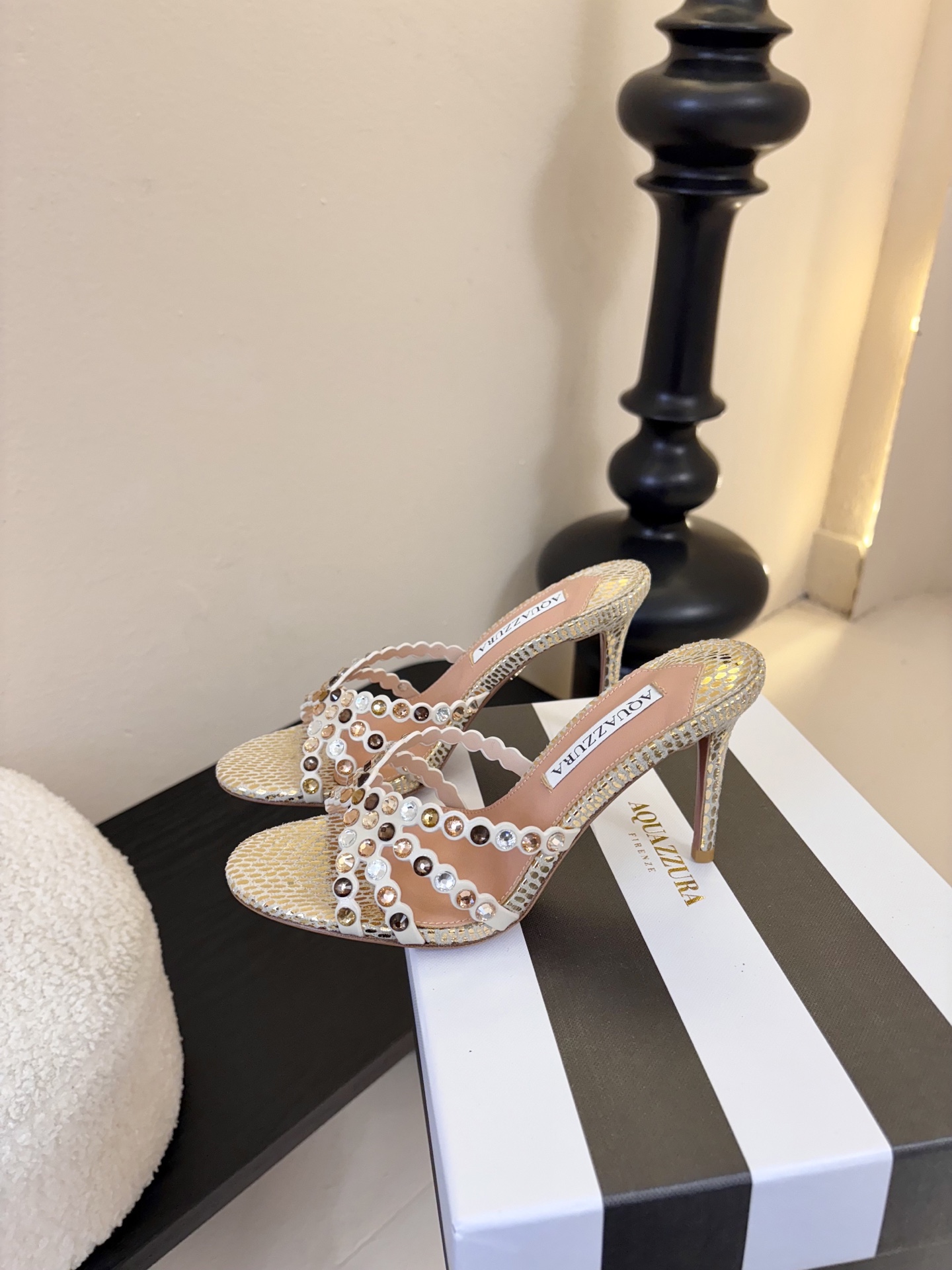 AQUAZZURA大菠萝水钻装饰高跟鞋凉拖2026春夏最新款交叉水钻凉鞋 上脚超级有气质·既简洁又时髦 