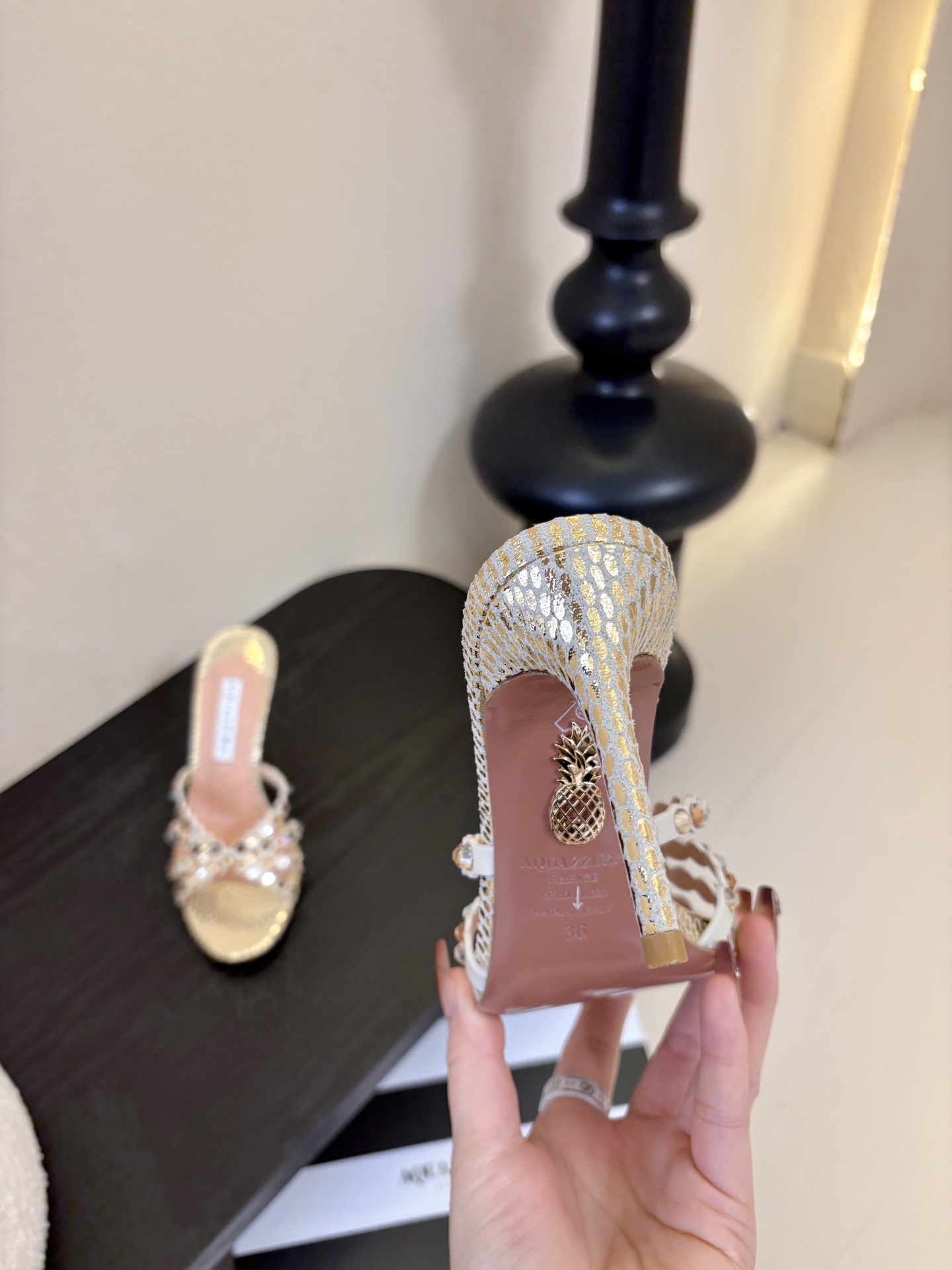 AQUAZZURA大菠萝水钻装饰高跟鞋凉拖2026春夏最新款交叉水钻凉鞋 上脚超级有气质·既简洁又时髦 