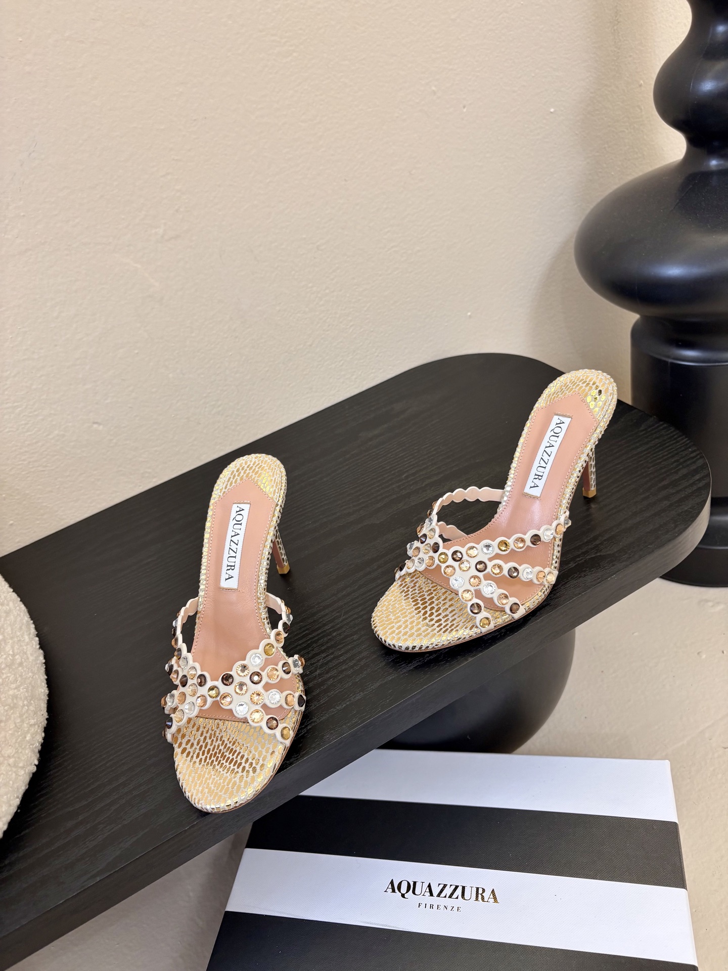 AQUAZZURA大菠萝水钻装饰高跟鞋凉拖2026春夏最新款交叉水钻凉鞋 上脚超级有气质·既简洁又时髦 