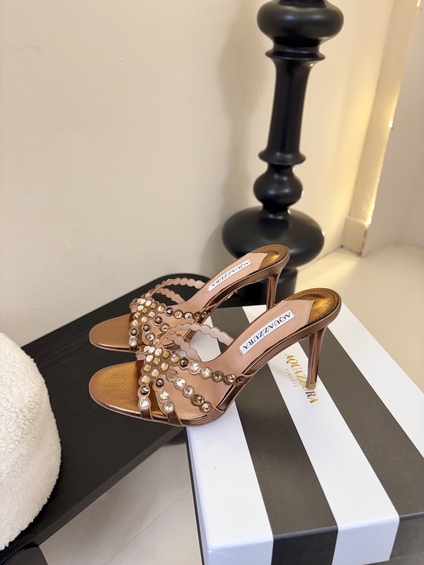 AQUAZZURA大菠萝水钻装饰高跟鞋凉拖2026春夏最新款交叉水钻凉鞋 上脚超级有气质·既简洁又时髦 